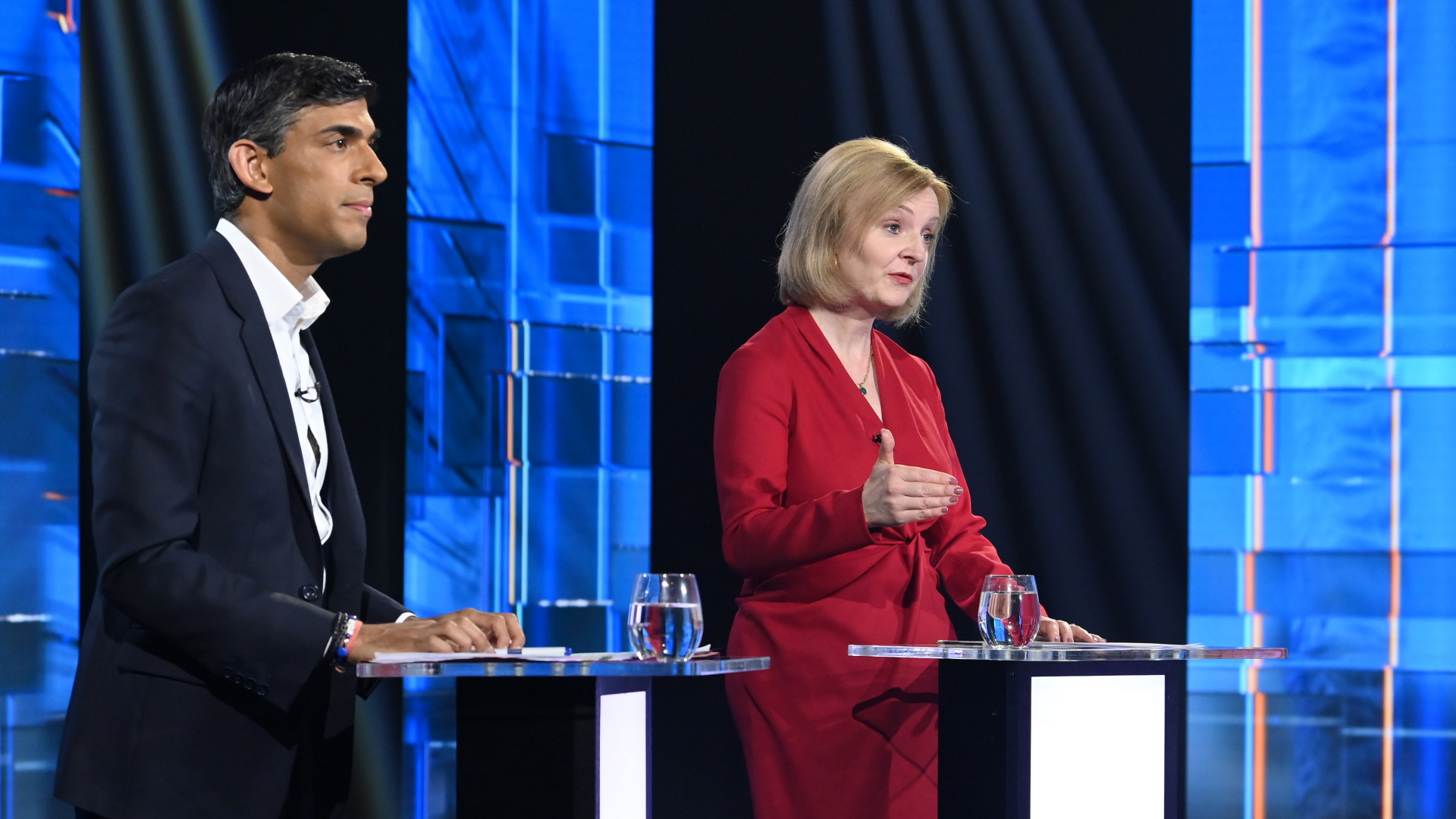 Sunak und Truss während einer TV-Debatte zur Nachfolge des britischen Premiers Johnson | EPA