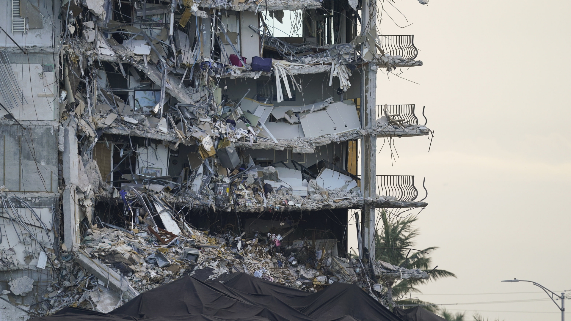 Das eingestürzte Gebäude in Surfside, Florida. (Archivbild) | AP