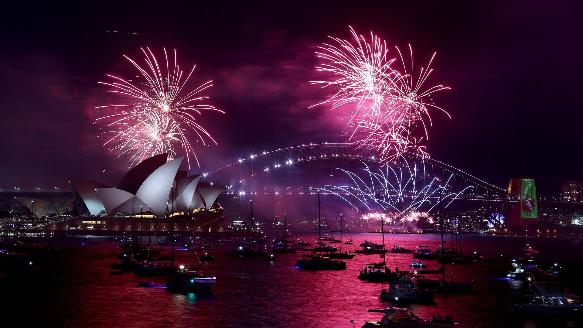 Das "Familienfeuerwerk", füllt den Himmel über dem Opernhaus und der Sydney Harbour Bridge in der Silvesternacht, Australien | AFP