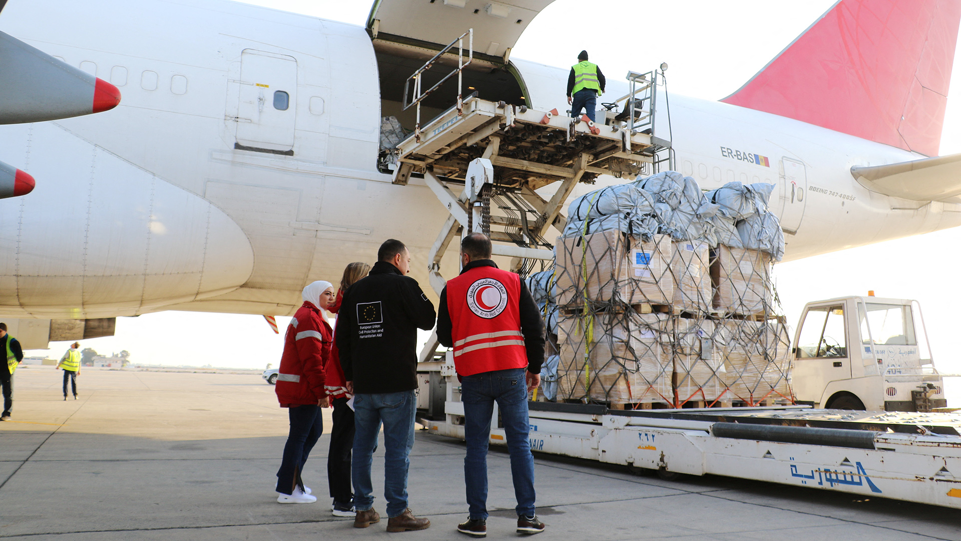 EU air bridge: the first planes carrying relief supplies have landed