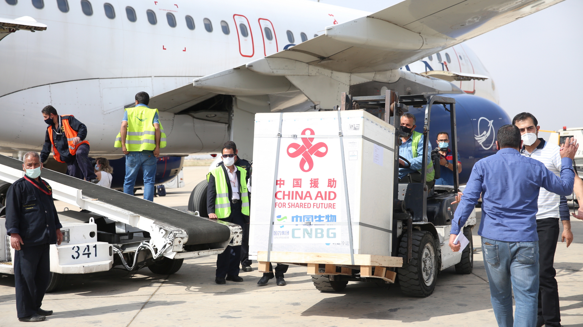 Impfdosen aus China werden auf dem Flughafen in Damaskus ausgeladen | EPA
