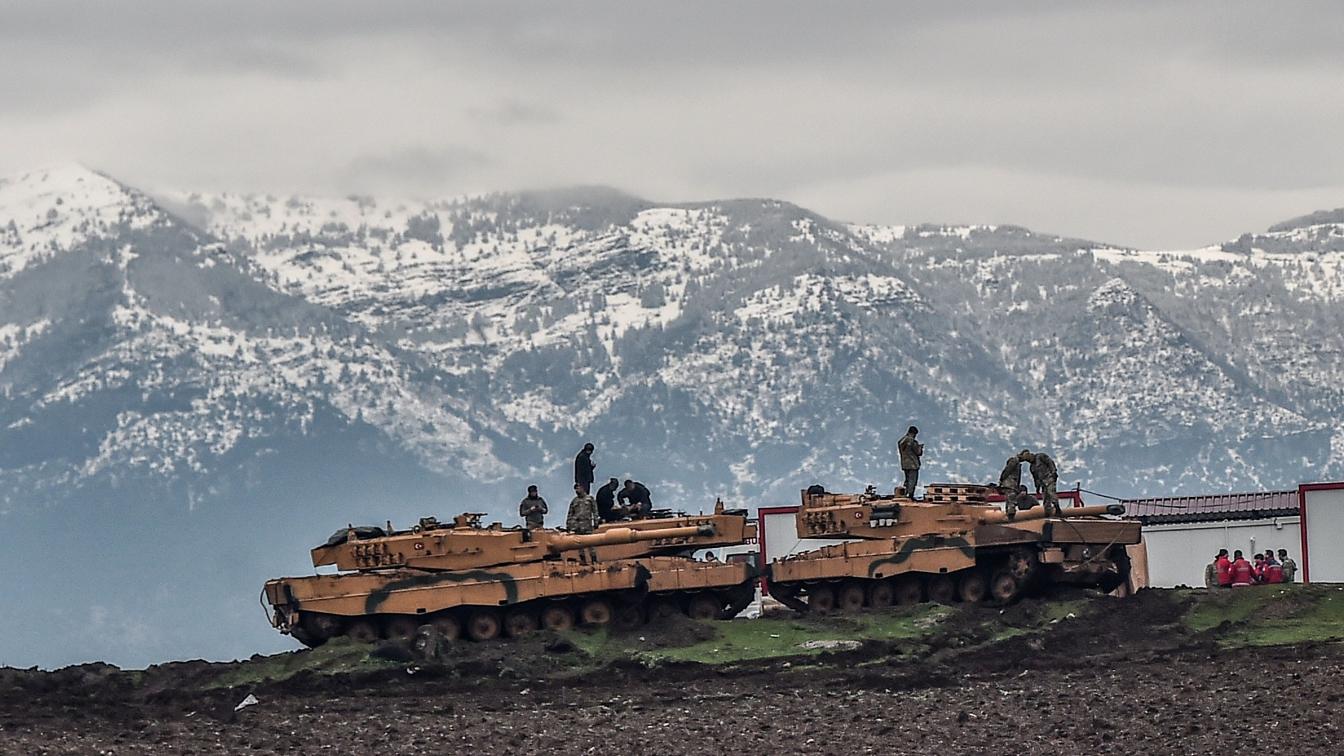 Türkische Panzer an der Grenze zu Syrien | AFP