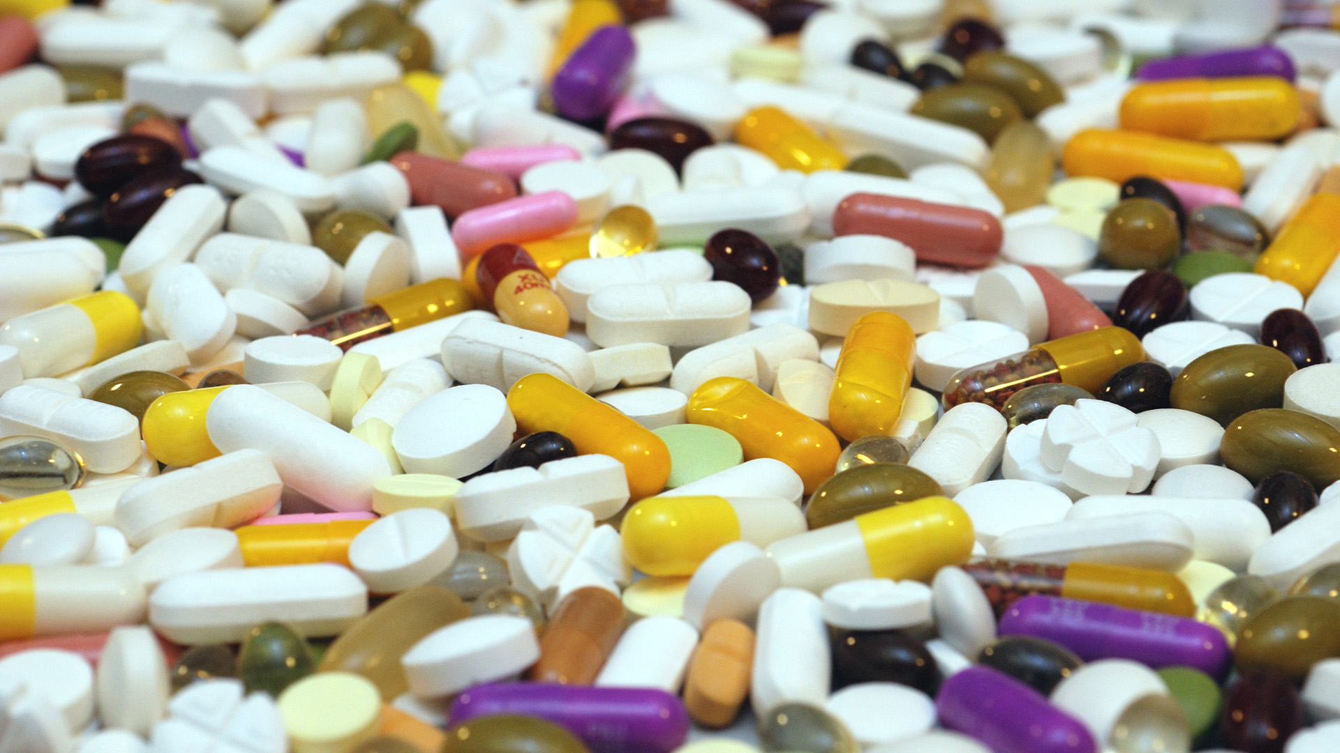 diverse Tabletten und Pillen