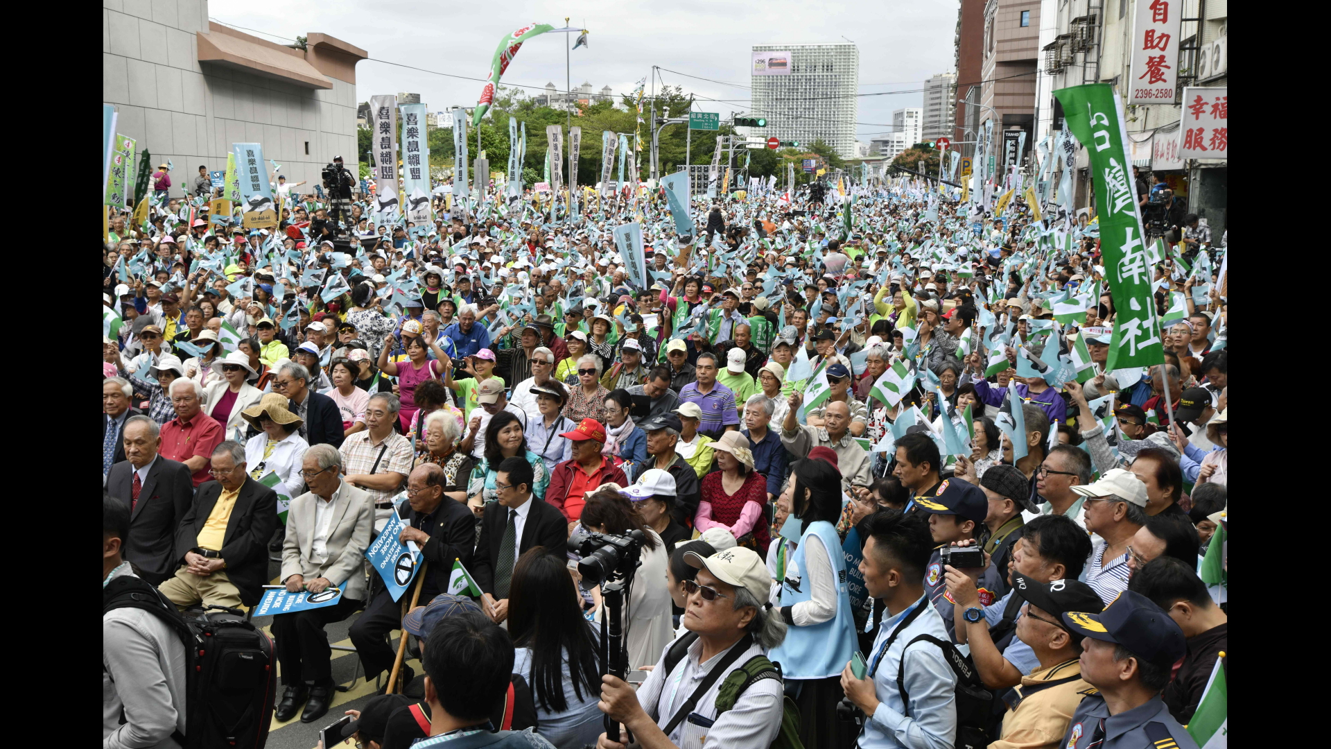 Zehntausende demonstrieren in Taipeh. | Bildquelle: AFP