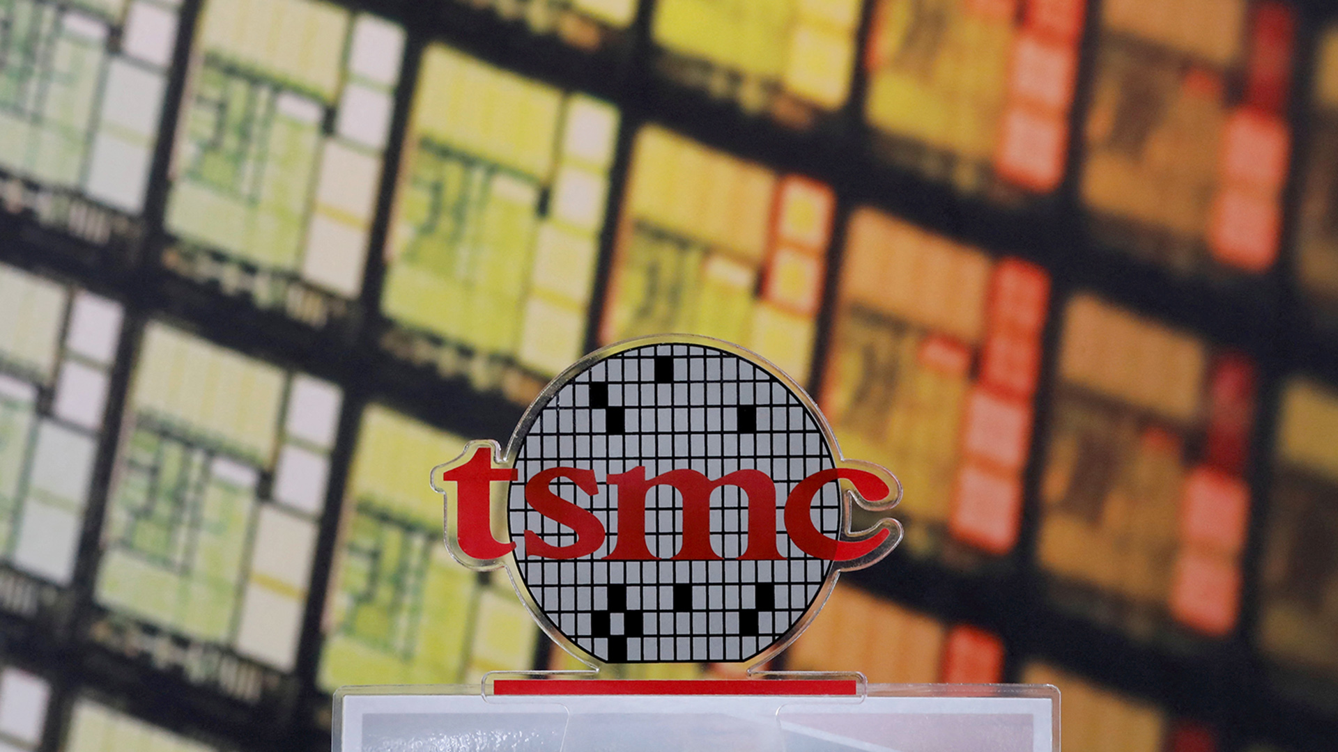 Das Logo der Taiwan Semiconductor Manufacturing ist am Hauptsitz in Hsinchu, Taiwan, zu sehen. | REUTERS