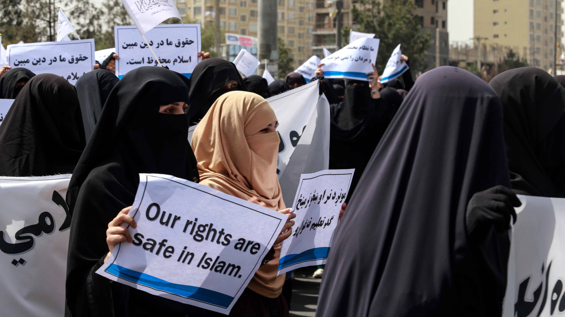 Frauen demonstrieren für die Taliban in Kabul | EPA