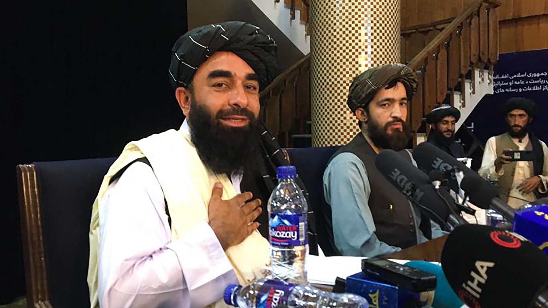 Taliban-Sprecher Zabihullah Mujahid spricht auf seiner ersten Pressekonferenz in Kabul | AFP
