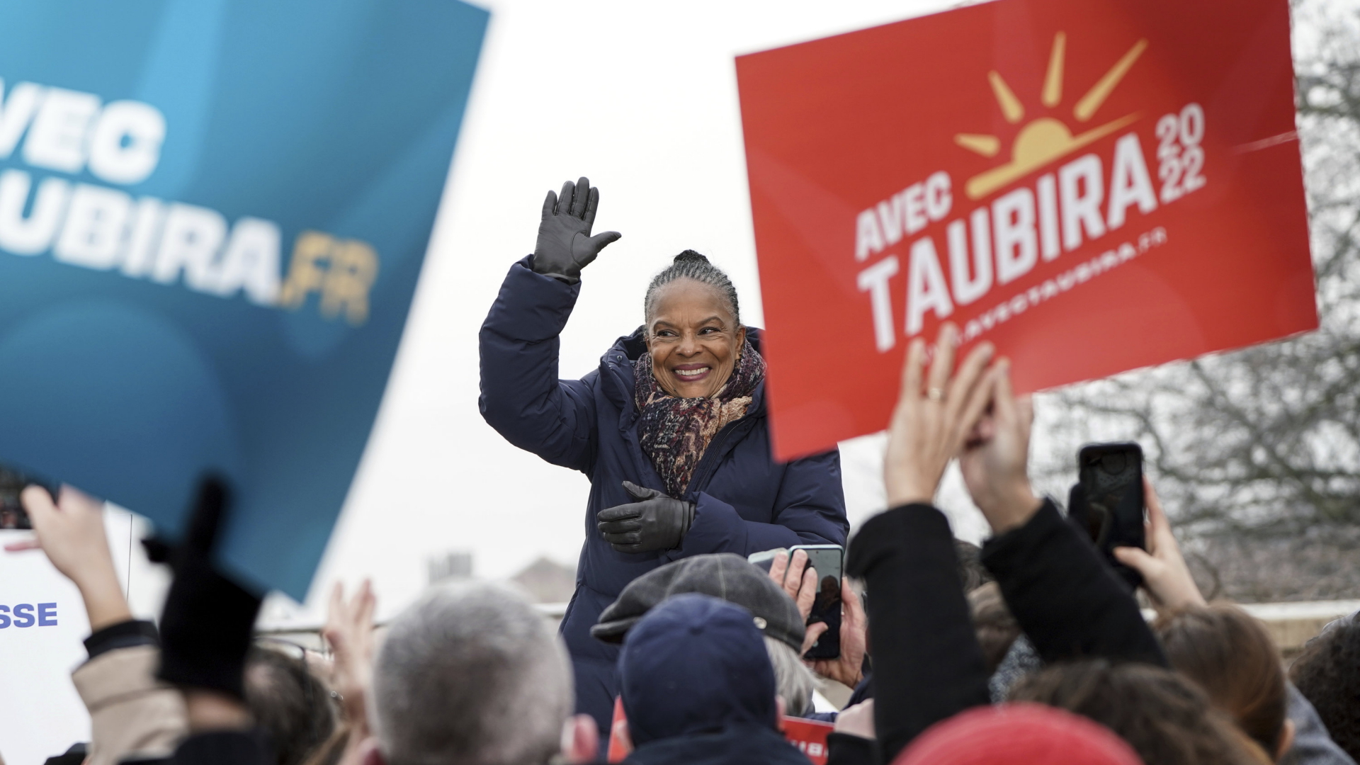 Ex-Ministerin Christiane Taubira vor Anhängern. | AP