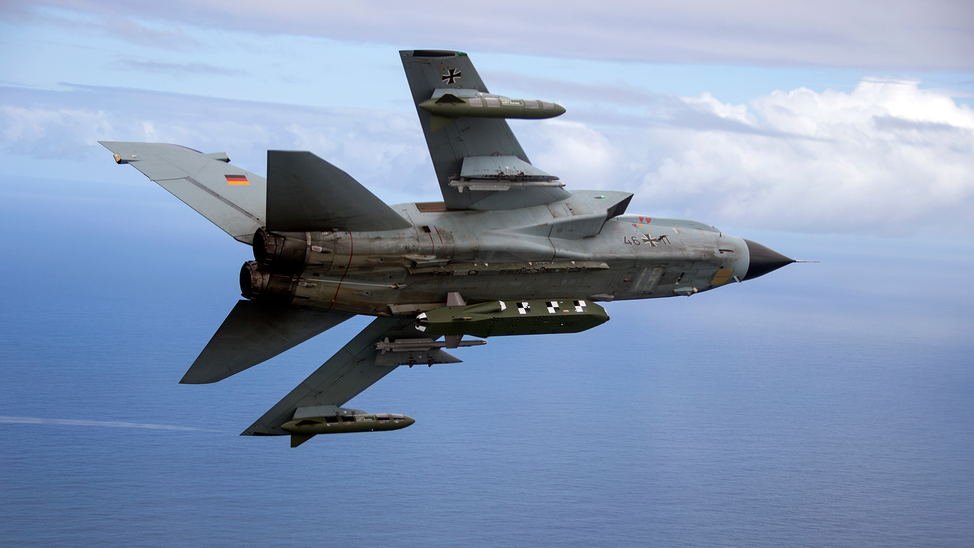 Kampfjet "Tornado IDS ASSTA 3.0", bestückt mit dem Lenkflugkörper "Taurus".