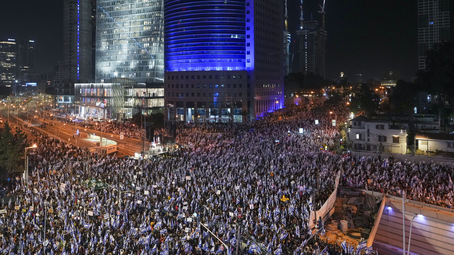 In Tel Aviv versammelten sich 160.000 Menschen auf den Straßen | AP