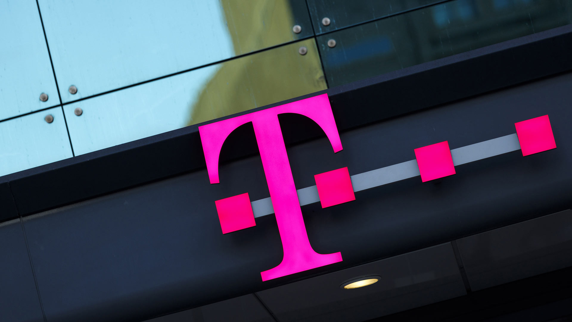 Telekom-Logo  | picture alliance / Geisler-Fotop