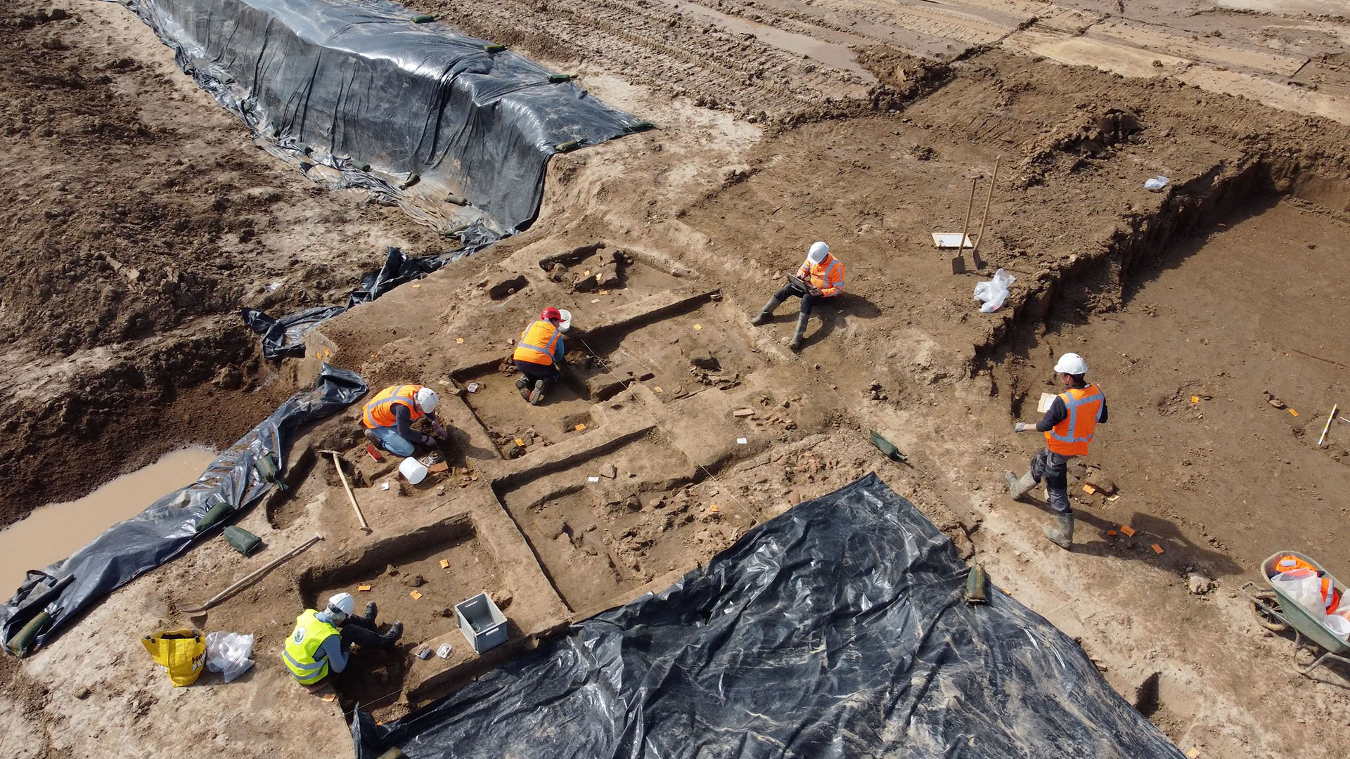Archäologen haben im niederländischen Herwen-Hemelingeine fast vollständig erhaltene römische Tempelanlage gefunden. | Archäologisches Forschungsinstitut RAAP/dpa