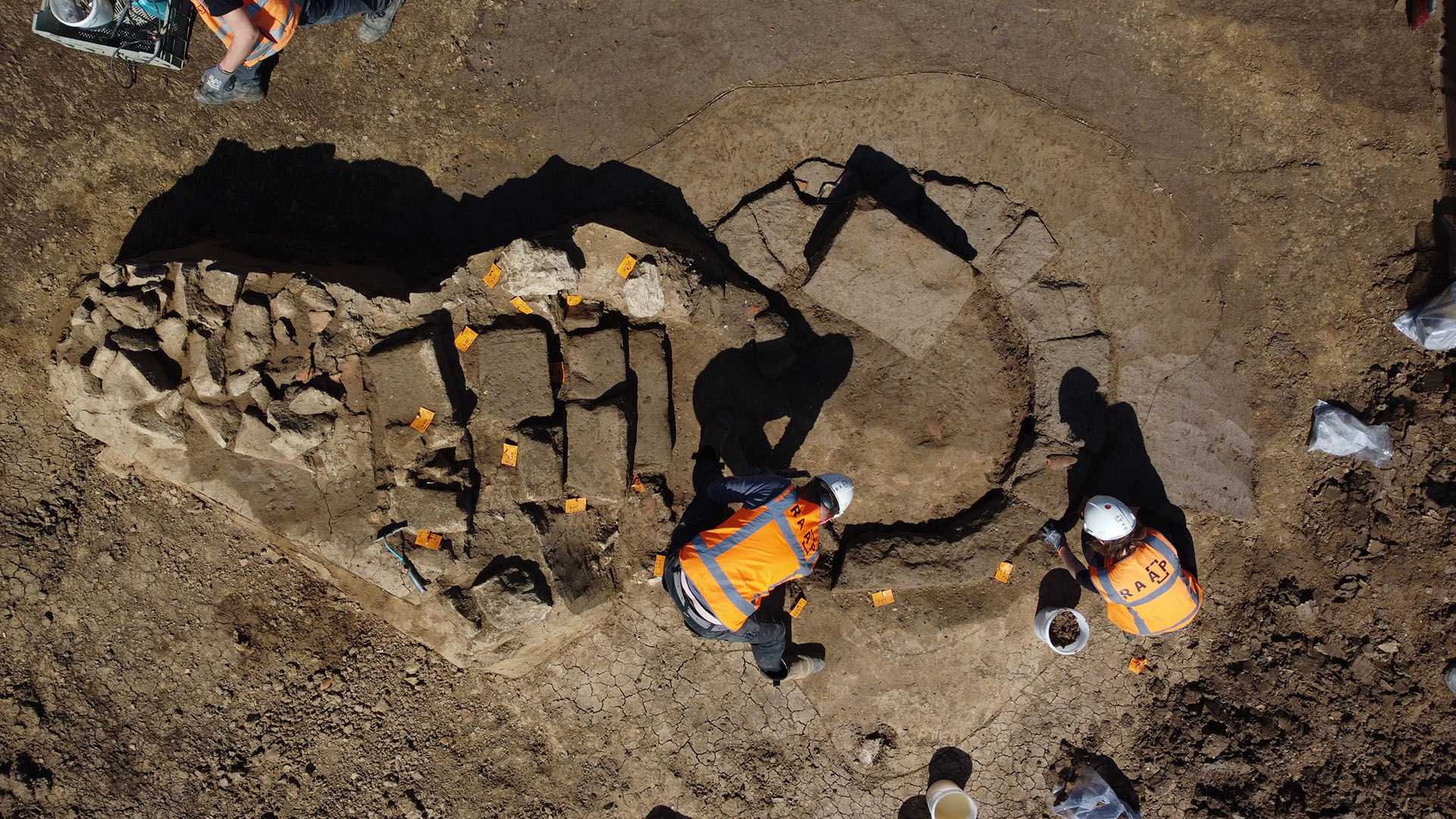 Archäologen haben im niederländischen Herwen-Hemelingeine fast vollständig erhaltene römische Tempelanlage gefunden. | Archäologisches Forschungsinstitut RAAP/dpa