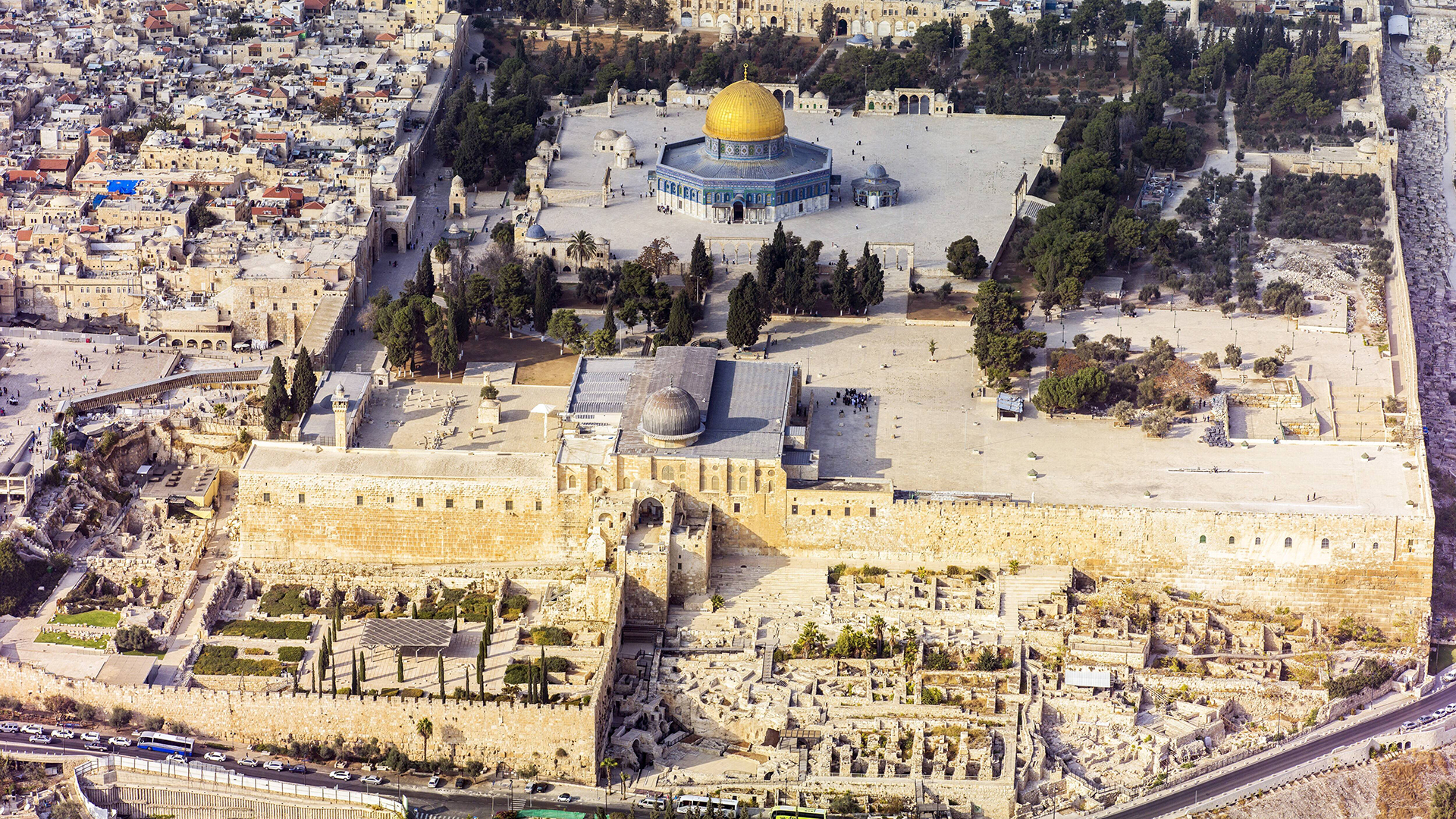 Der Tempelberg mit der Klagemauer (vorne), der Al-Aksa-Moschee (Mitte) und dem Felsendom (hinten). | imago images/UIG