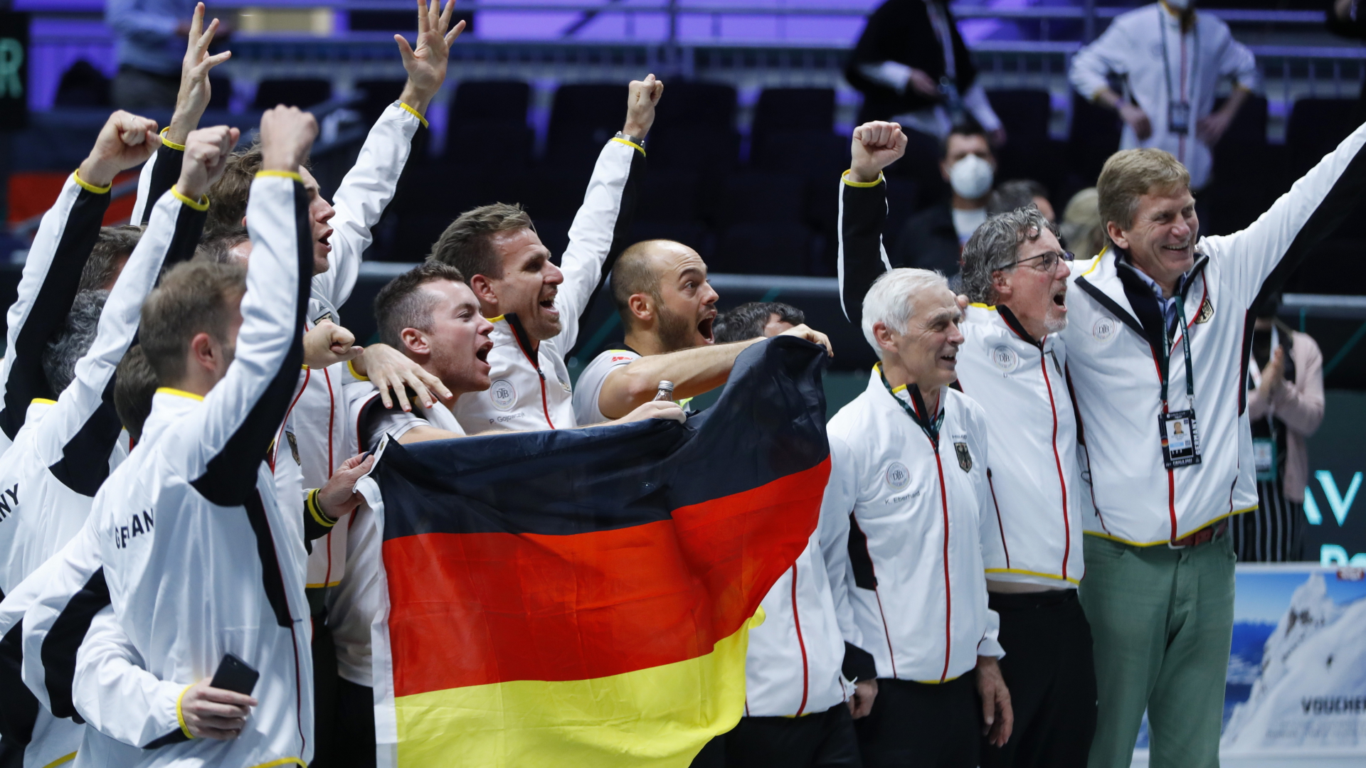 Das deutsche Davis-Cup-Team feiert den Einzug ins Halbfinale | REUTERS