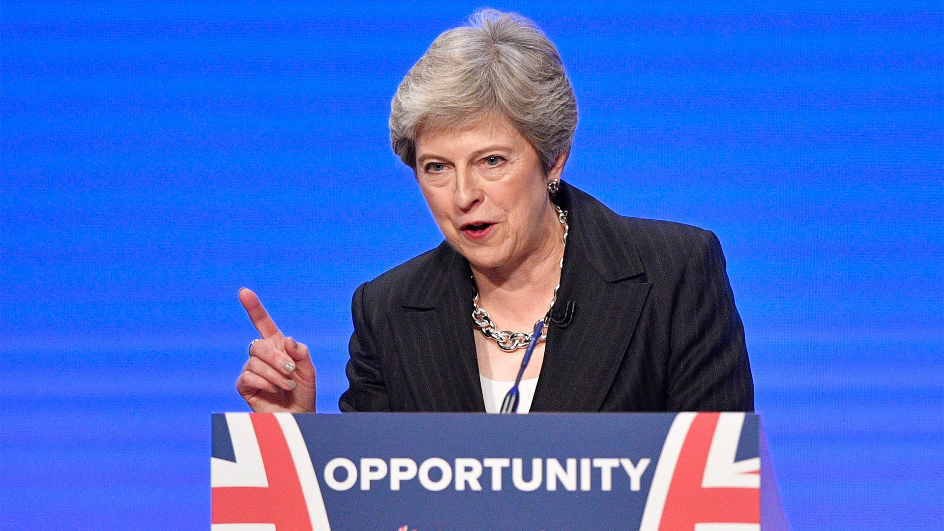 Die britische Premierministerin Theresa May spricht am dritten Tag des konservativen Parteitags in Birmingham, Großbritannien. | NEIL HALL/EPA-EFE/REX/Shuttersto