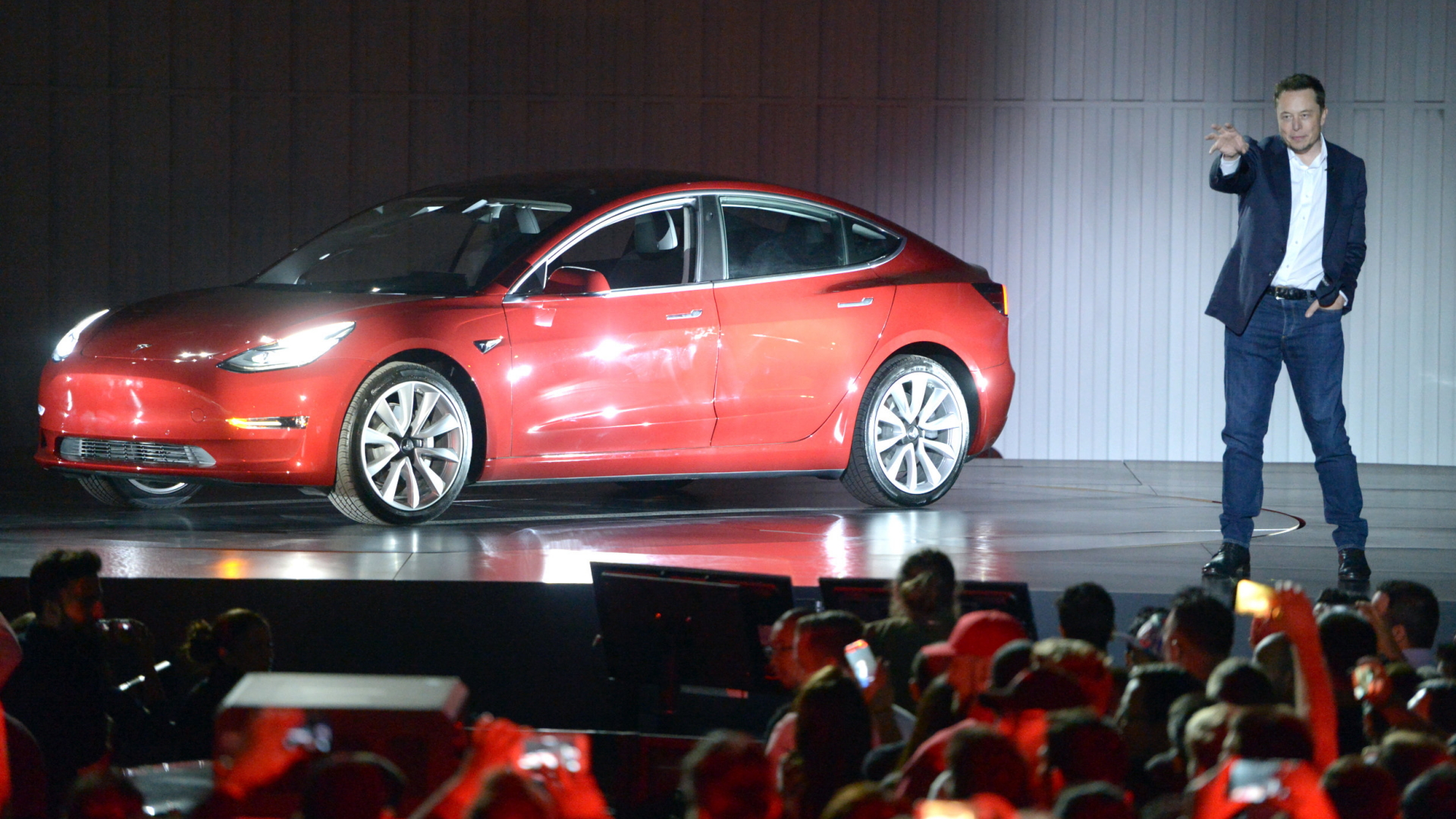 Tesla-Chef Elon Musk bei der Präsentation des Model 3  | Bildquelle: dpa