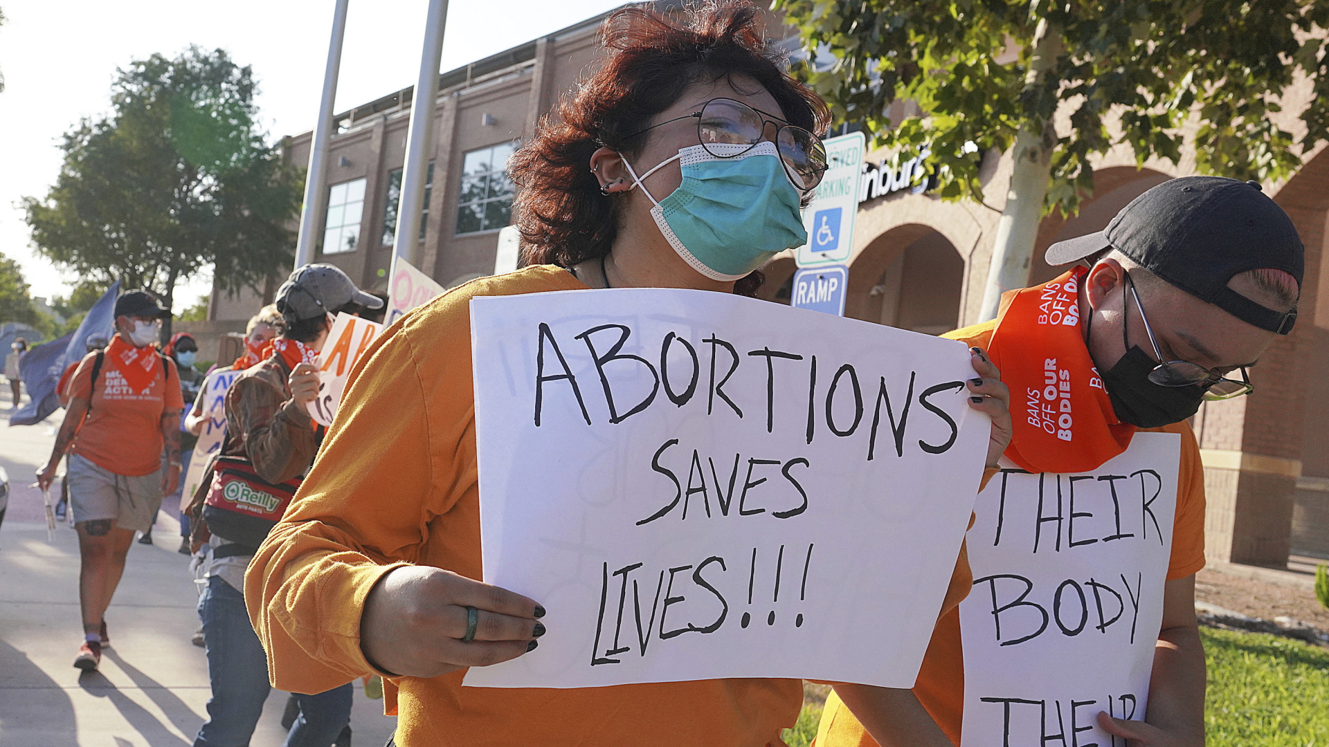 Frauen protestieren gegen das verschärfte Abtreibungsgesetz in Texas. | AP