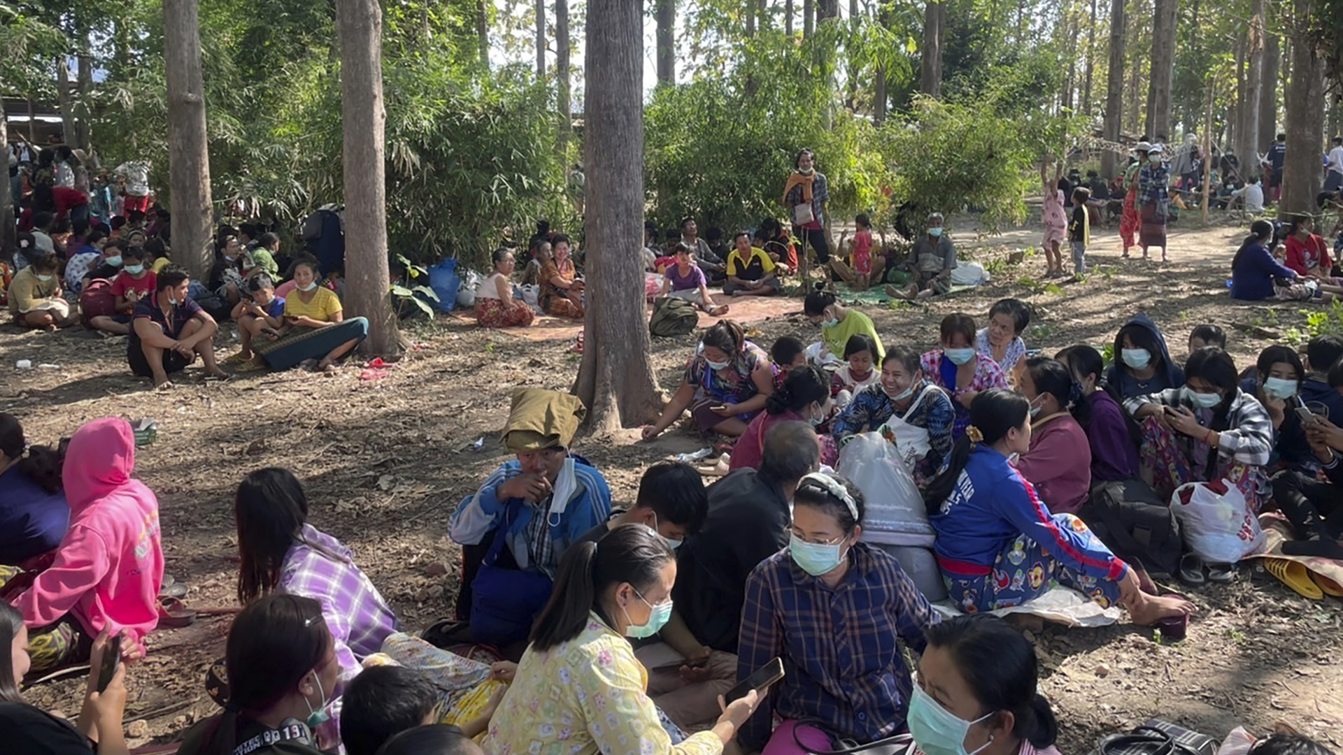 Flüchtlinge aus Myanmar in der thailändischen Grenzregion in der Nähe von Mae Sot | dpa