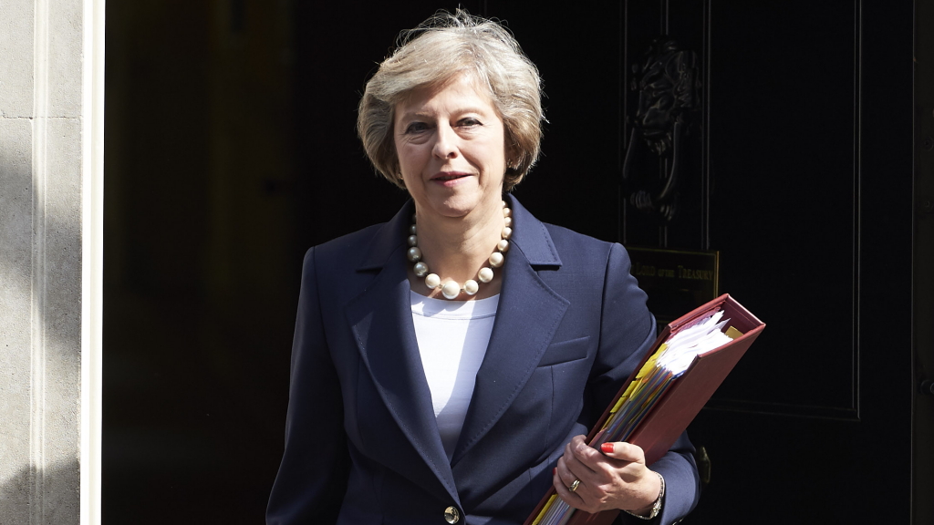 Theresa May vor Downing Street No. 10 | AFP