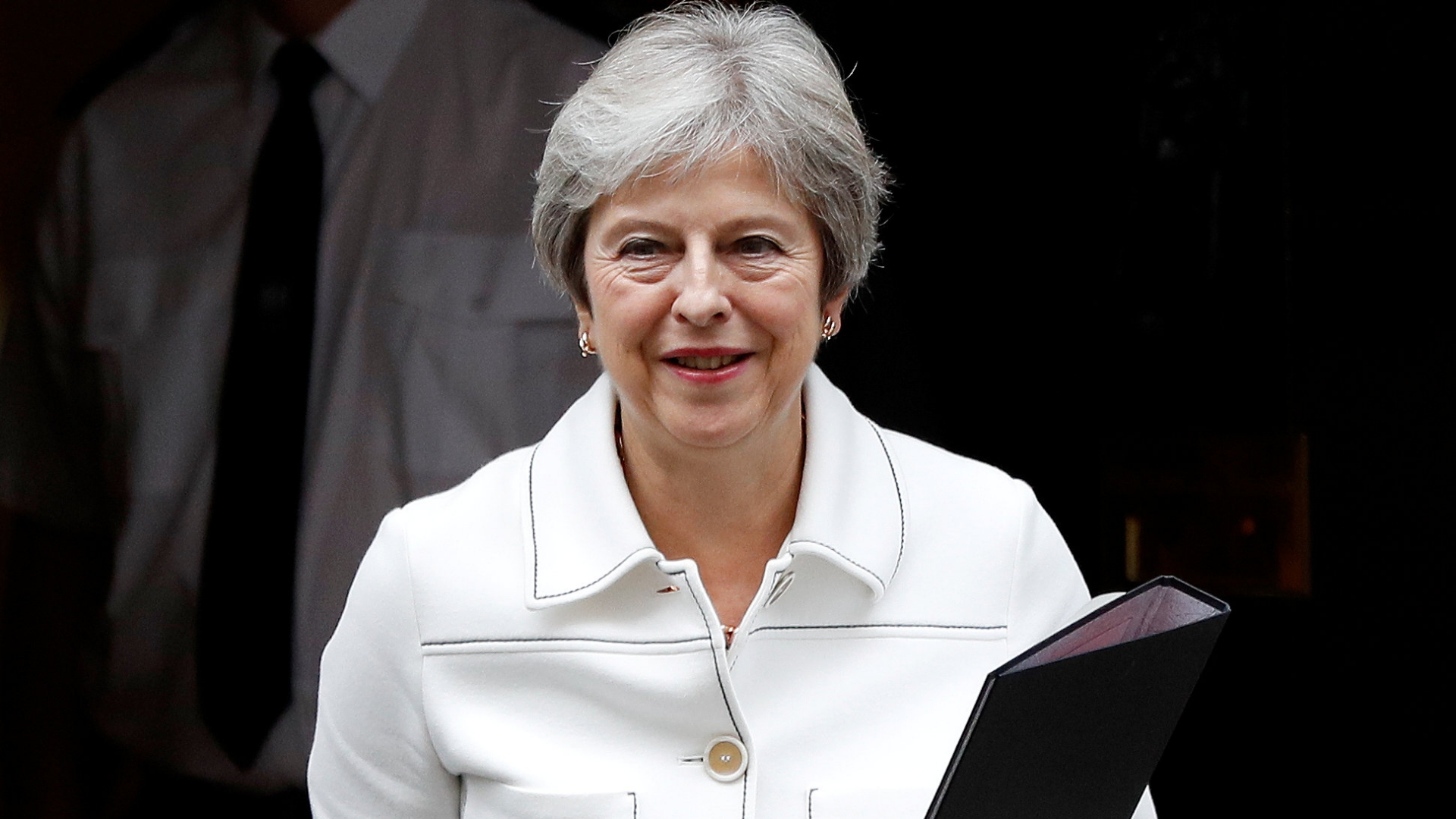 Großbritanniens Premierministerin Theresa May vor 10 Downing Street in London.