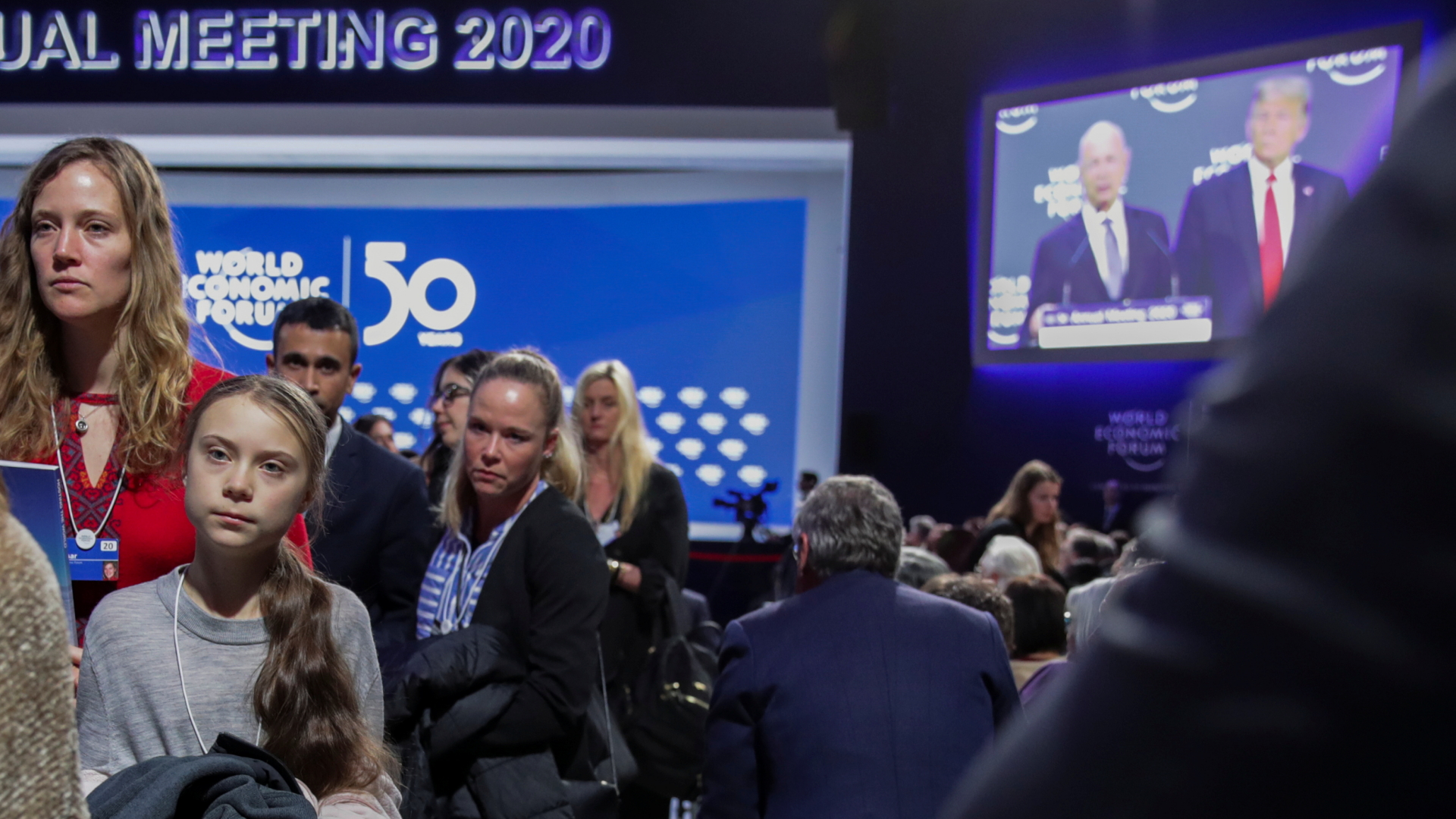 Klimaaktivistin Greta Thunberg auf dem Weltwirtschaftsforum in Davos, während US-Präsident Donald Trump auf dem Podium ist | REUTERS