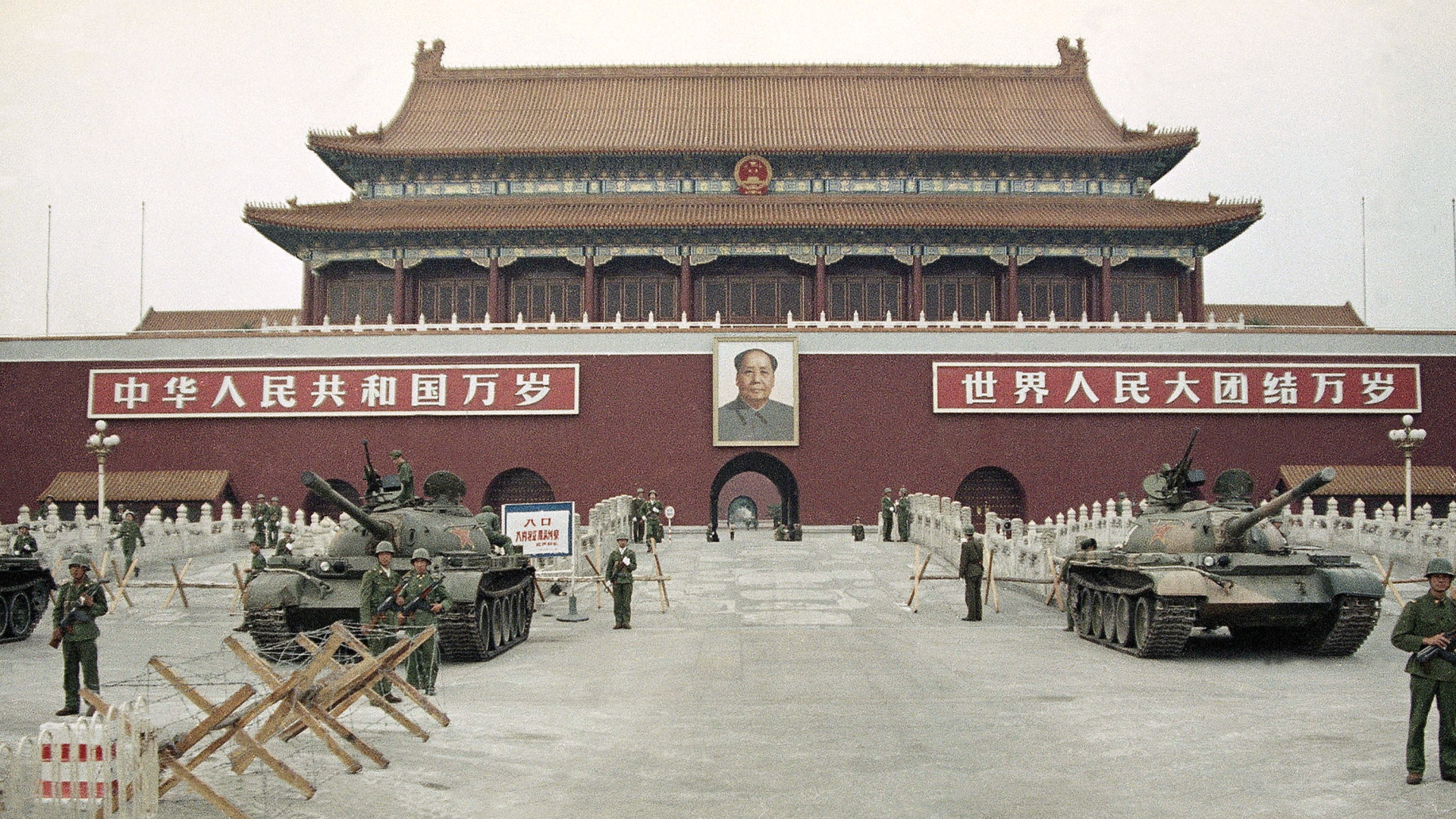 Chinesische Truppen auf dem Tiananmen-Platz im Jahr 1989.