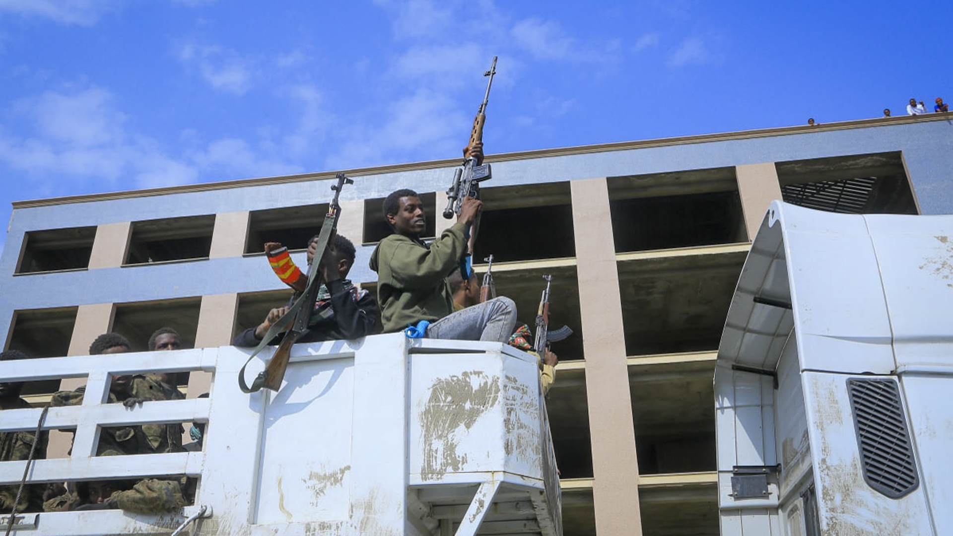 Bewaffnete Tigray-Rebellen auf einem Lastwagen | dpa
