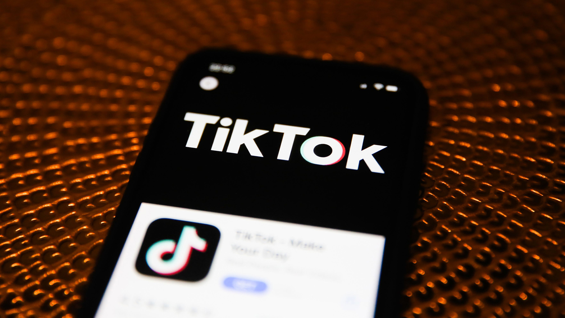 TikTok-Logo auf einem Handydisplay | picture alliance / NurPhoto