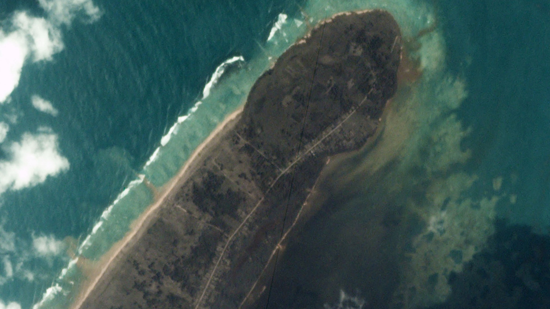 Ein Satellitenbild zeigt die Stadt Kanokupolu auf Tongatapu Island, Tonga, am Tag nach dem Vulkanausbruch. | AFP