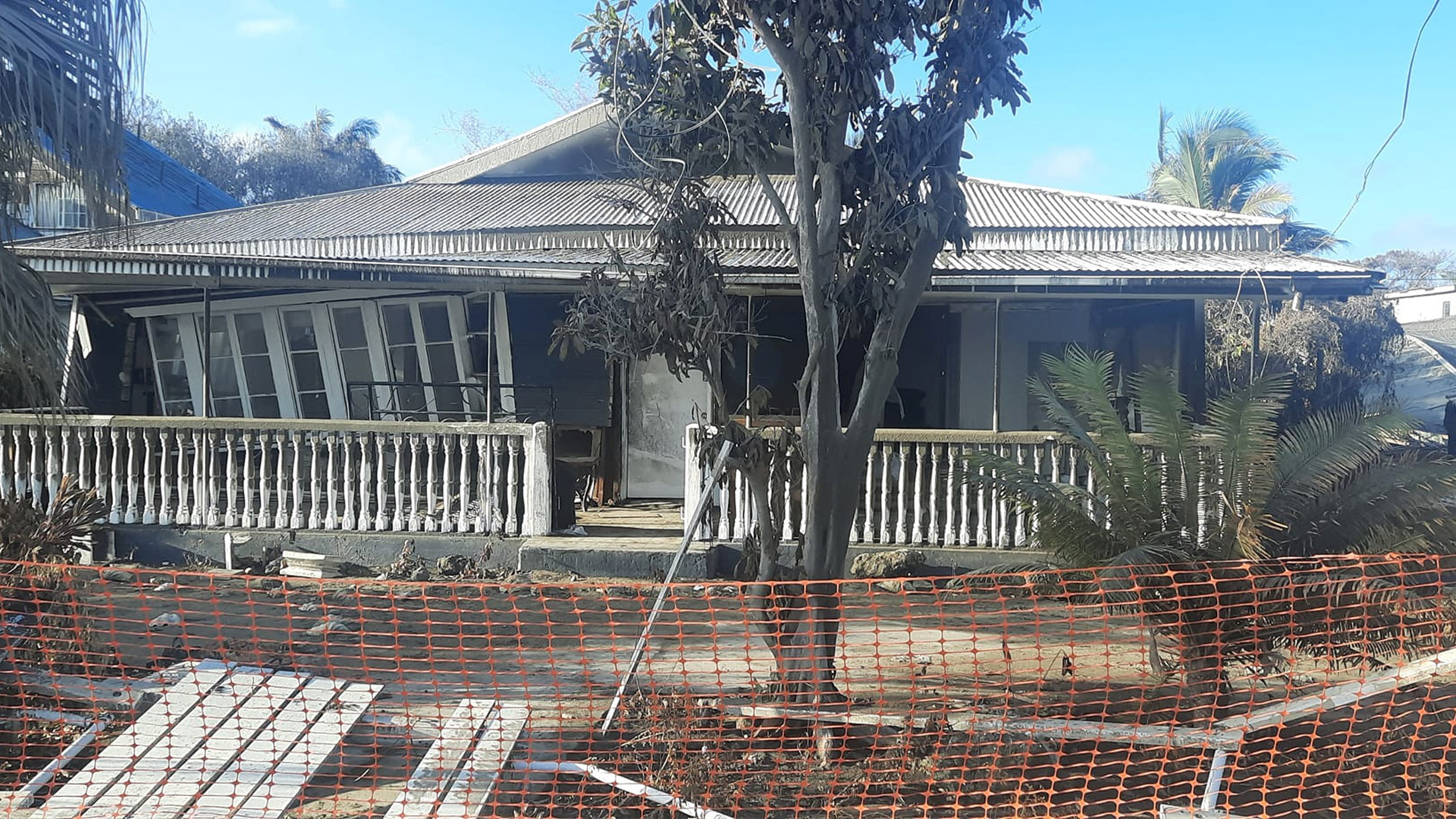 Blick auf ein beschädigtes Haus in Nuku'alofa | via REUTERS