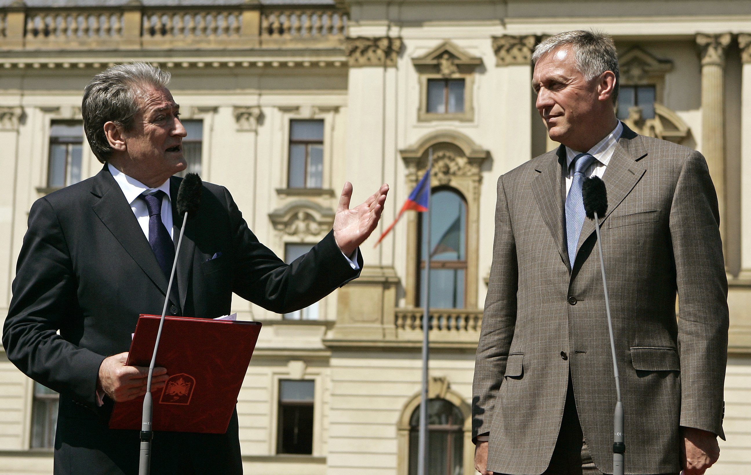 Topolanek und Berisha in Prag