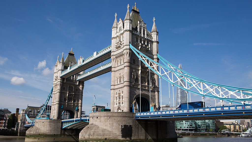 Die Tower Bridge, das Wahrzeichen Londons wurde heute vor 120 Jahren eröffnet.  | dpa