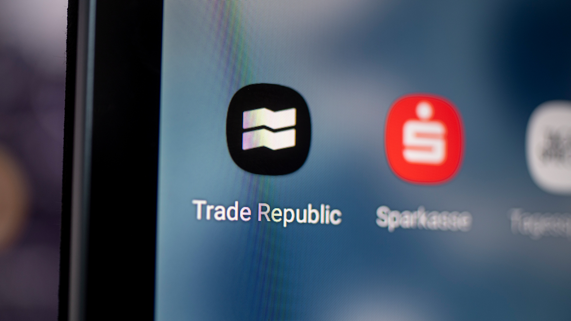 Das Logo des Fintechs und Online-Brokers Trade Republic ist auf dem Display eines Smartphone zu sehen. | picture alliance/dpa