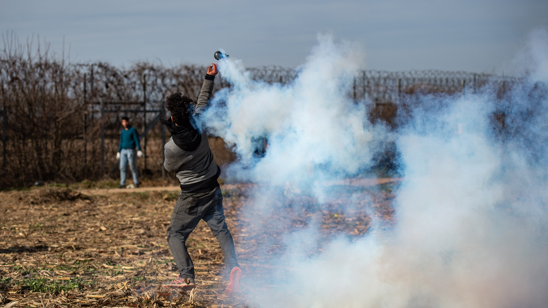 Tränengas gegen Migranten.