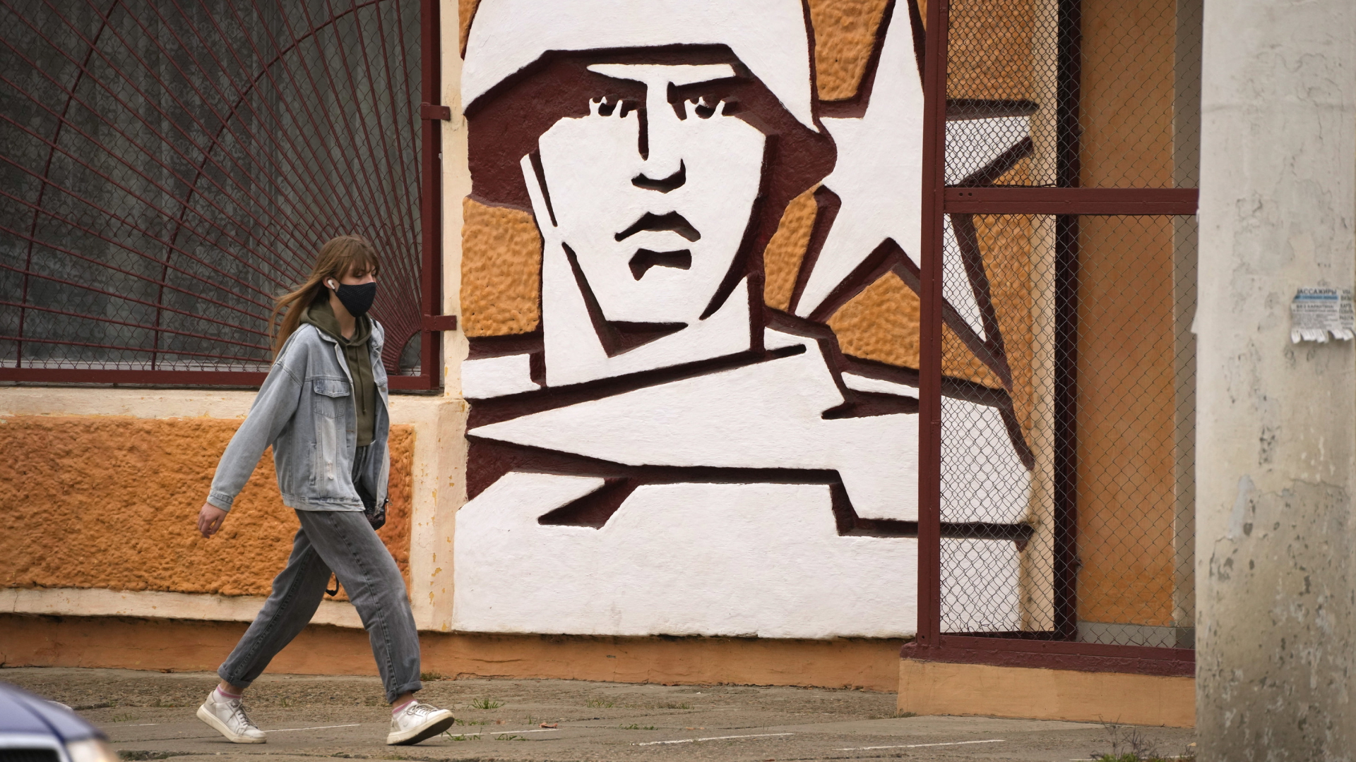 Ein Wandgemälde am Hauptquartier der russischen "Friedenstruppen" in Tiraspol (Transnistrien/Moldau) | AP