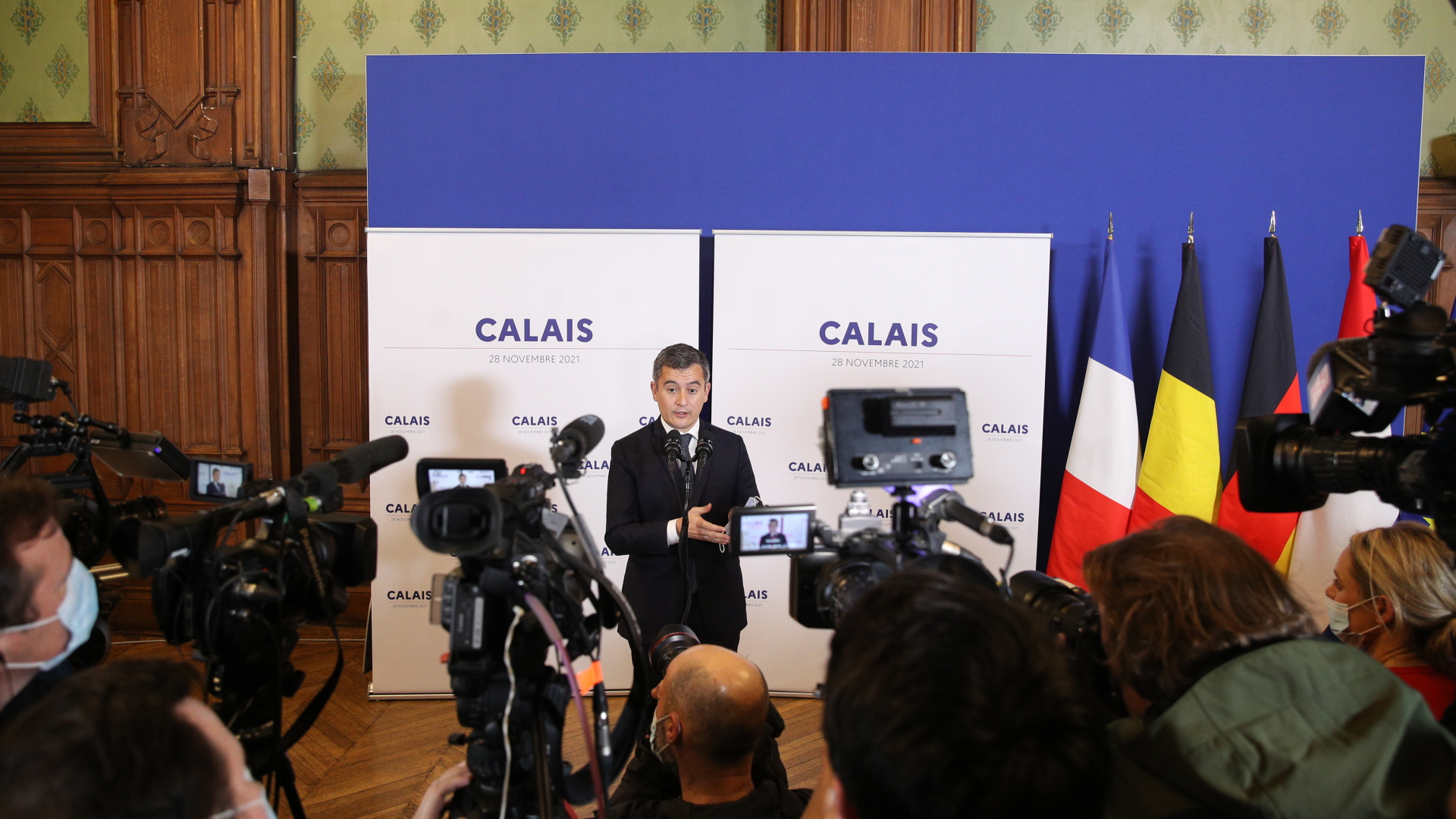 Frankreichs Innenminister Gérald Darmanin nach dem Treffen in Calais | EPA