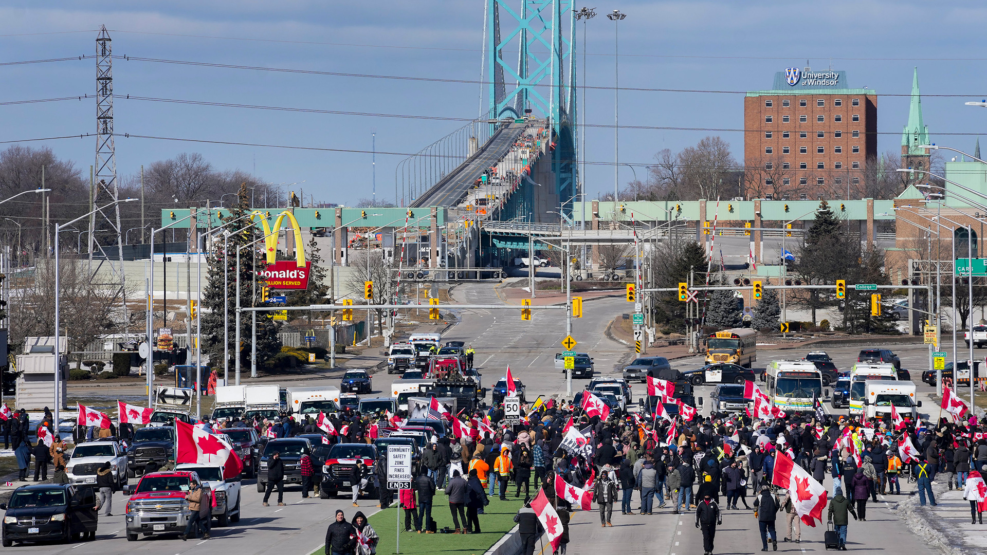 Demonstranten an der "Ambassador Bridge", Windsor, Ontario/Kanada. | AP