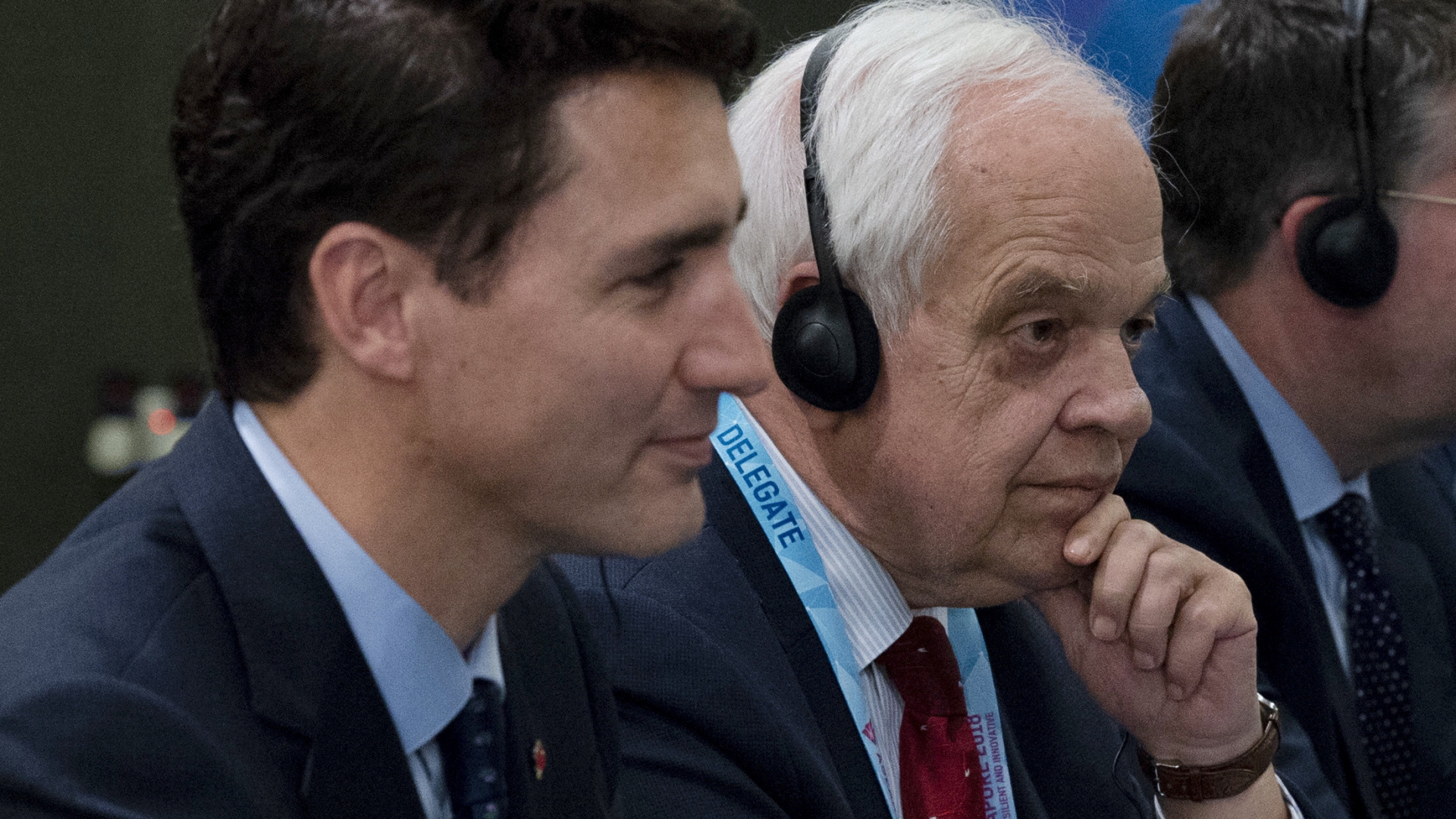 Kanadas Premier Trudeau und der kanadische Botschafter in China, McCallum | Bildquelle: AP
