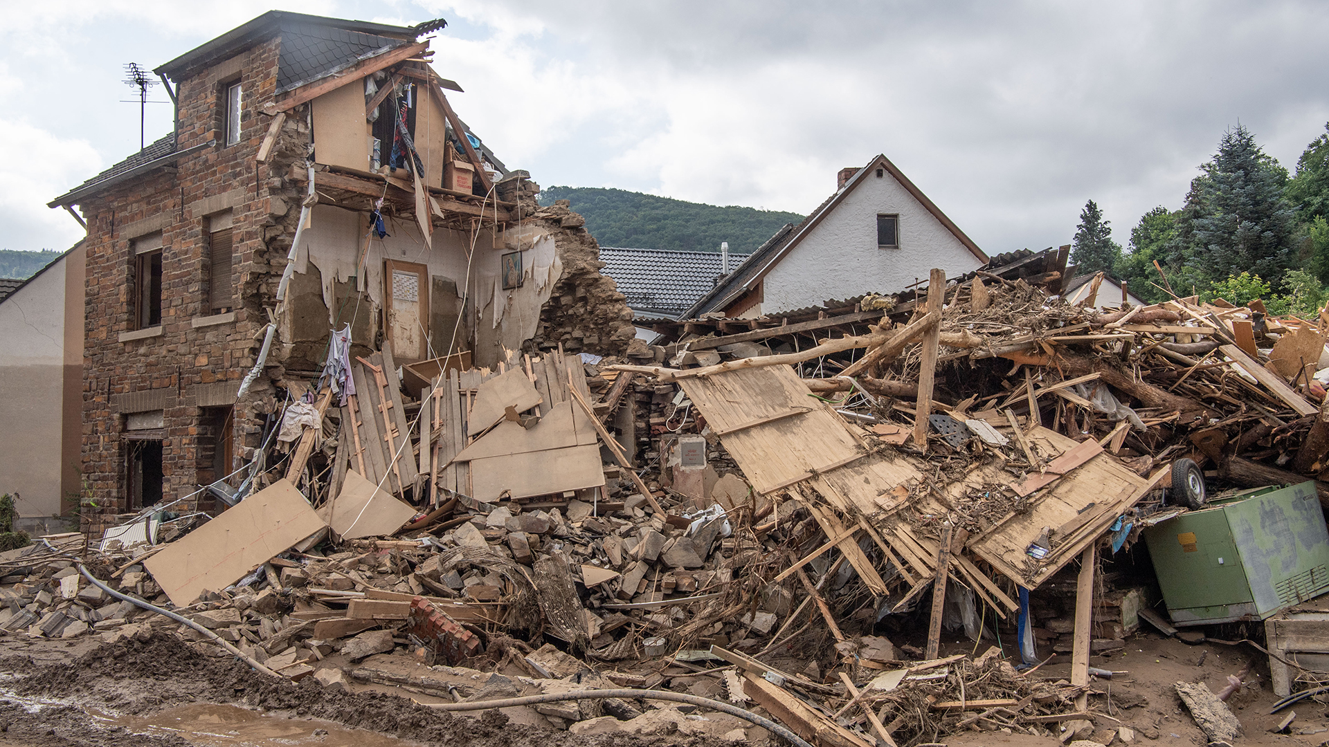 Blick auf ein völlig zerstörtes Haus in Altenahr. | dpa