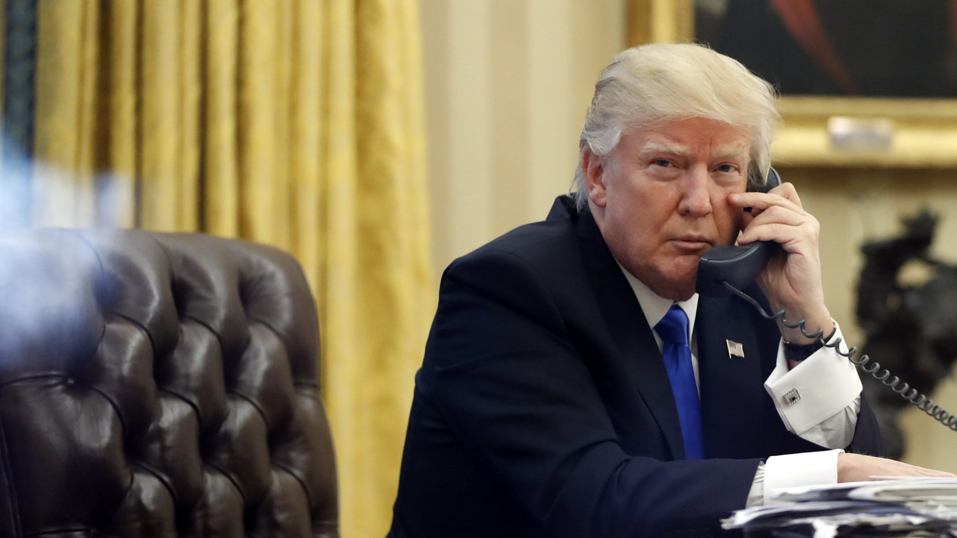US-Präsident Donald Trump am Telefon im Weißen Haus, Archivbild | AP