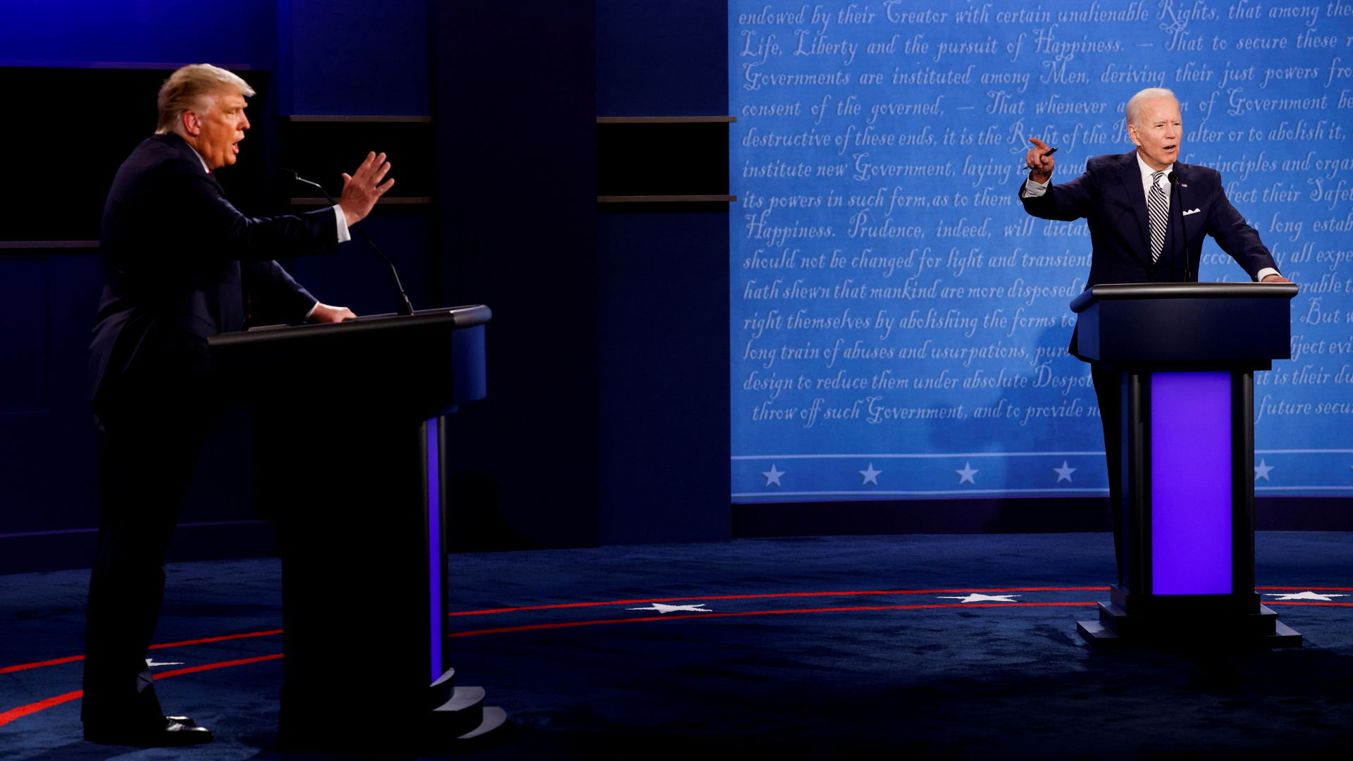 Trump und Biden gestikulieren während ihrer ersten TV-Debatte
