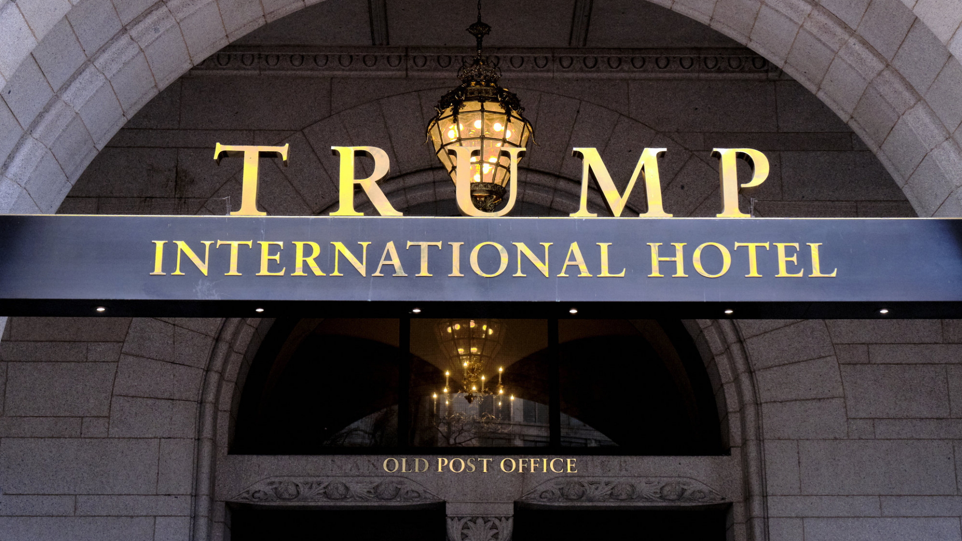 Eingangsportal zum Trump International Hotel in Washington | AP