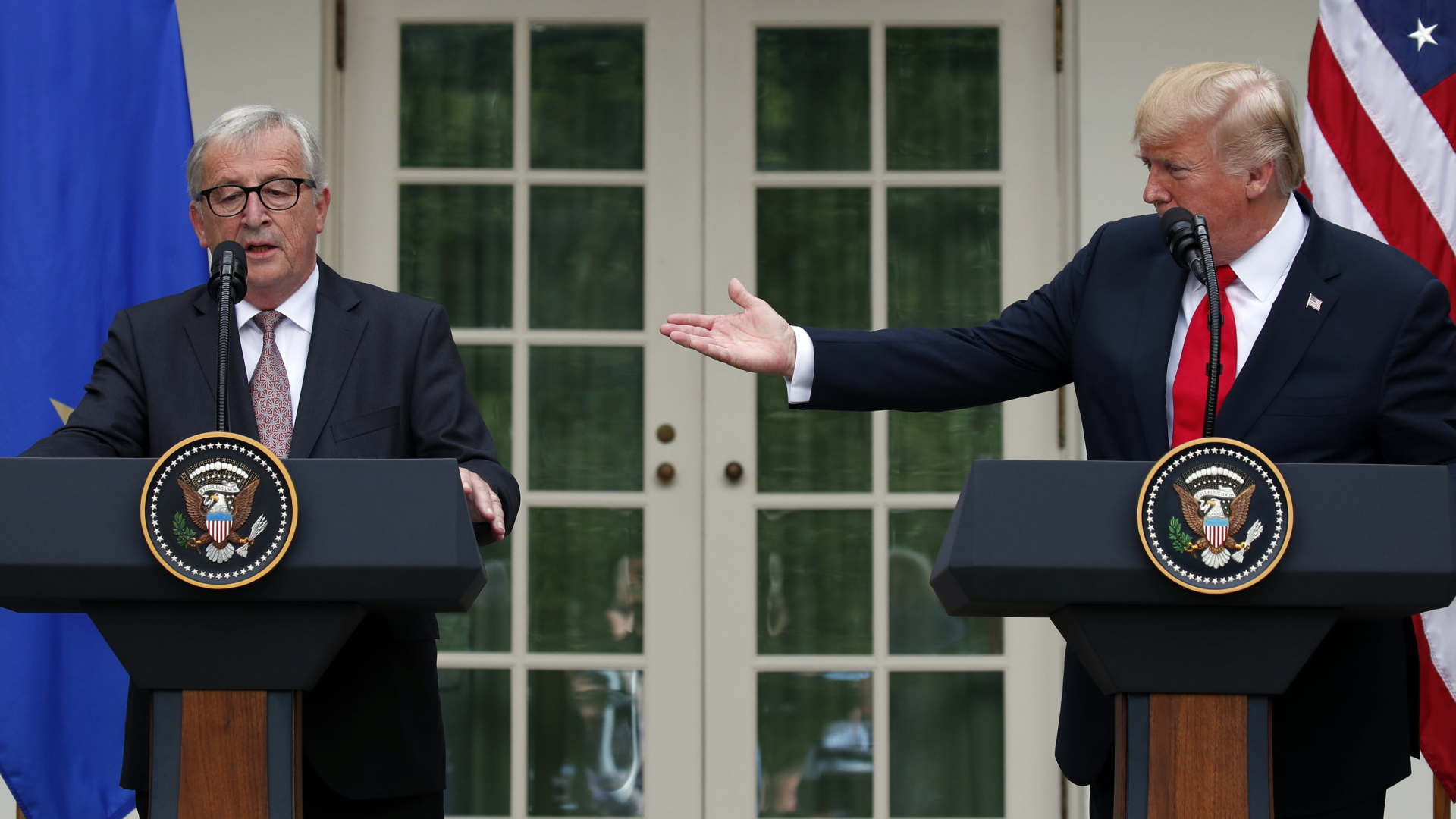 Jean-Claude Juncker und Donald Trump im Rosengarten des Weißen Hauses in Washington