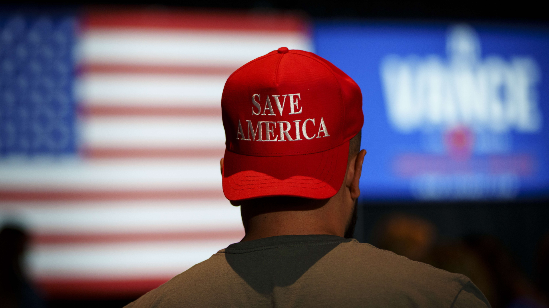 Ein Trump-Anhänger bei einer Wahlkampfveranstaltung für einen Senatskandidaten im US-Bundesstaat Ohio. | AFP