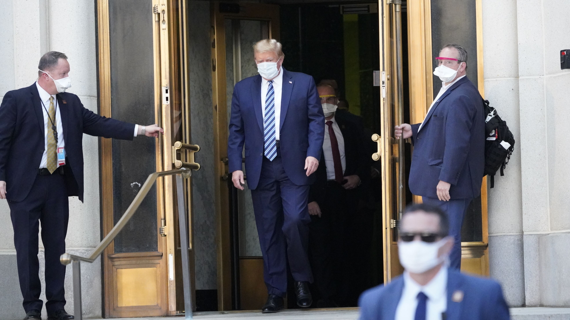 Photo of Corona-Kontamination des US-Präsidenten: Trump hat das Krankenhaus verlassen