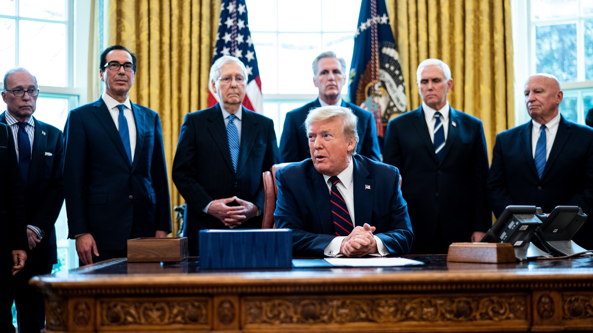 US-Präsident Trump bei der Unterzeichnung des Kriegswirtschaftsgesetzes. | Erin Schaff/POOL/EPA-EFE/Shutter