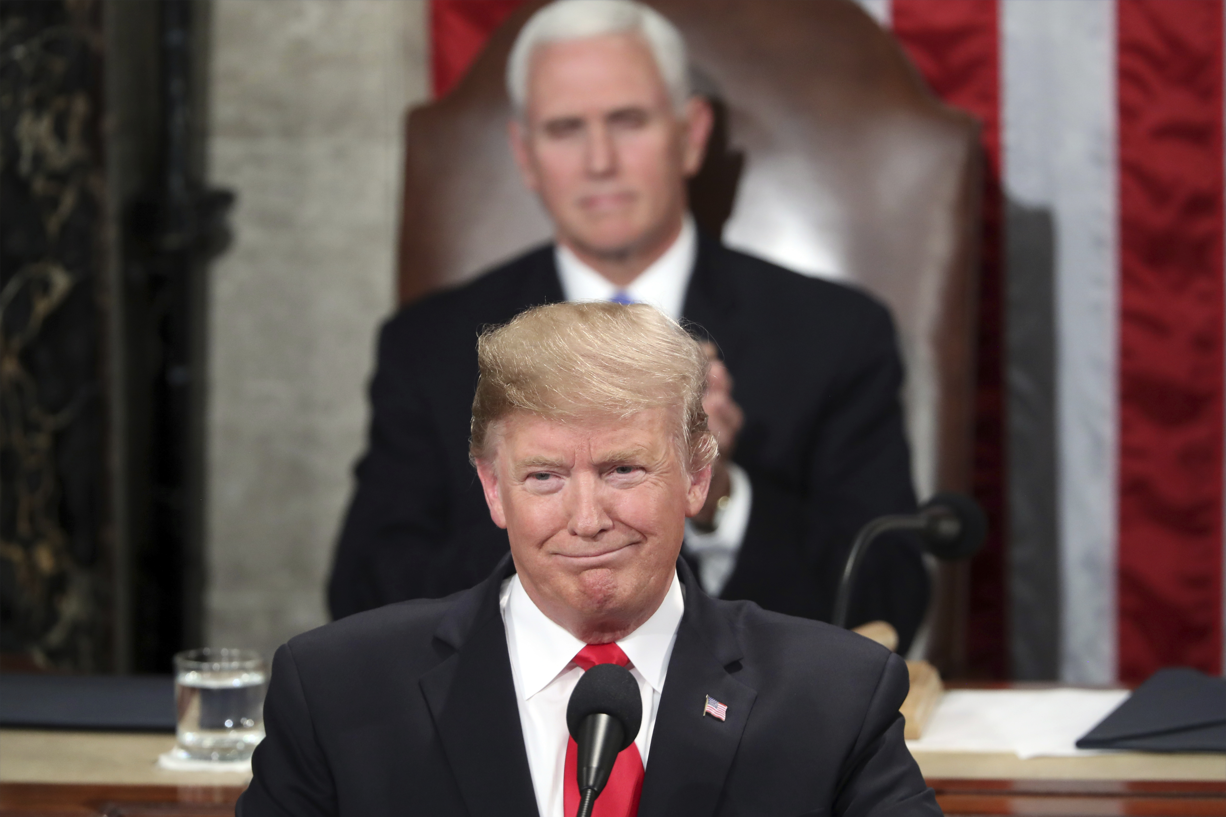 US-Präsident Trump und sein Vize Pence bei Trumps Rede zur Lage der Nation | picture alliance/dpa