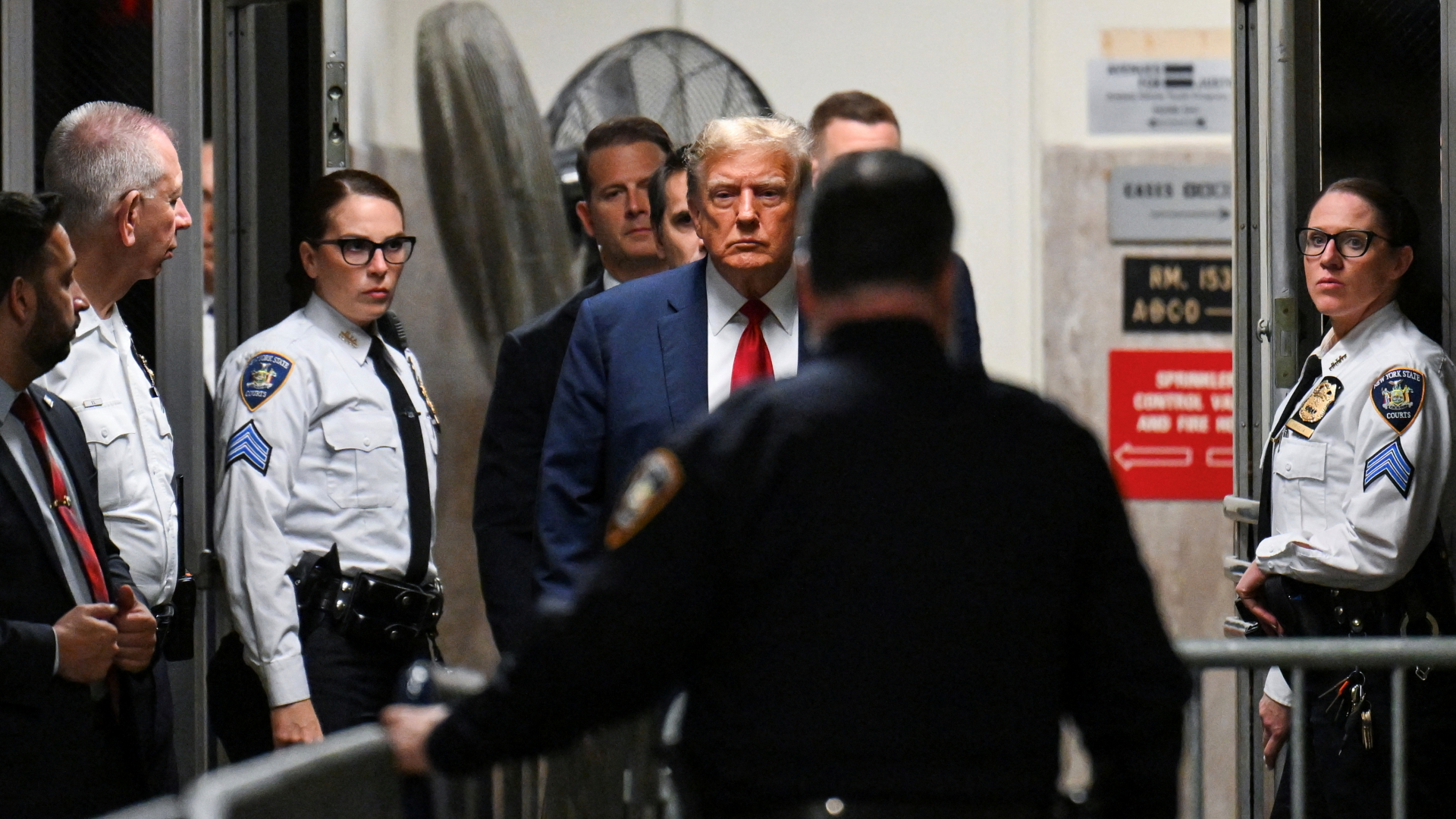 Der frühere US-Präsident Trump erscheint vor Gericht in New York