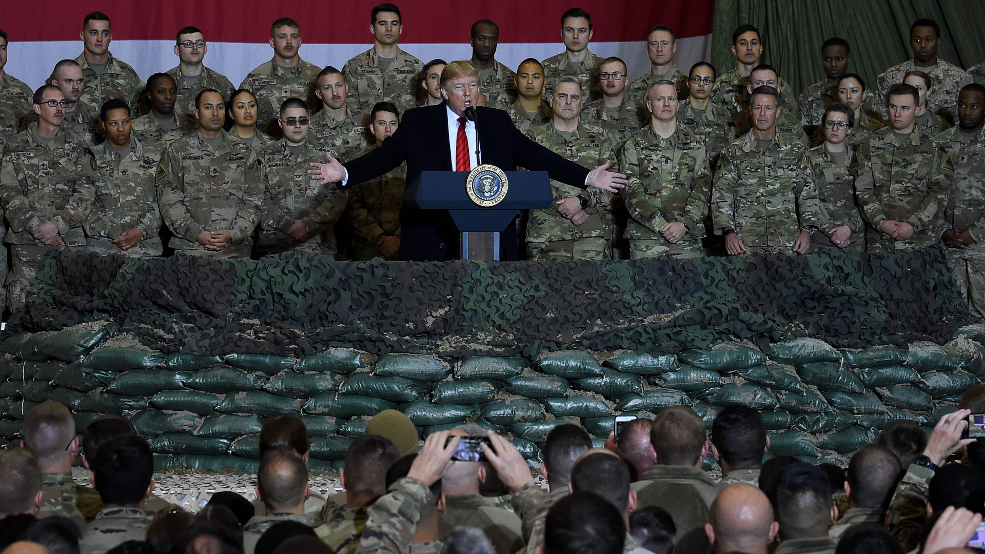 Trump spricht vor US-Soldaten auf der US-Militärbasis in Bagram